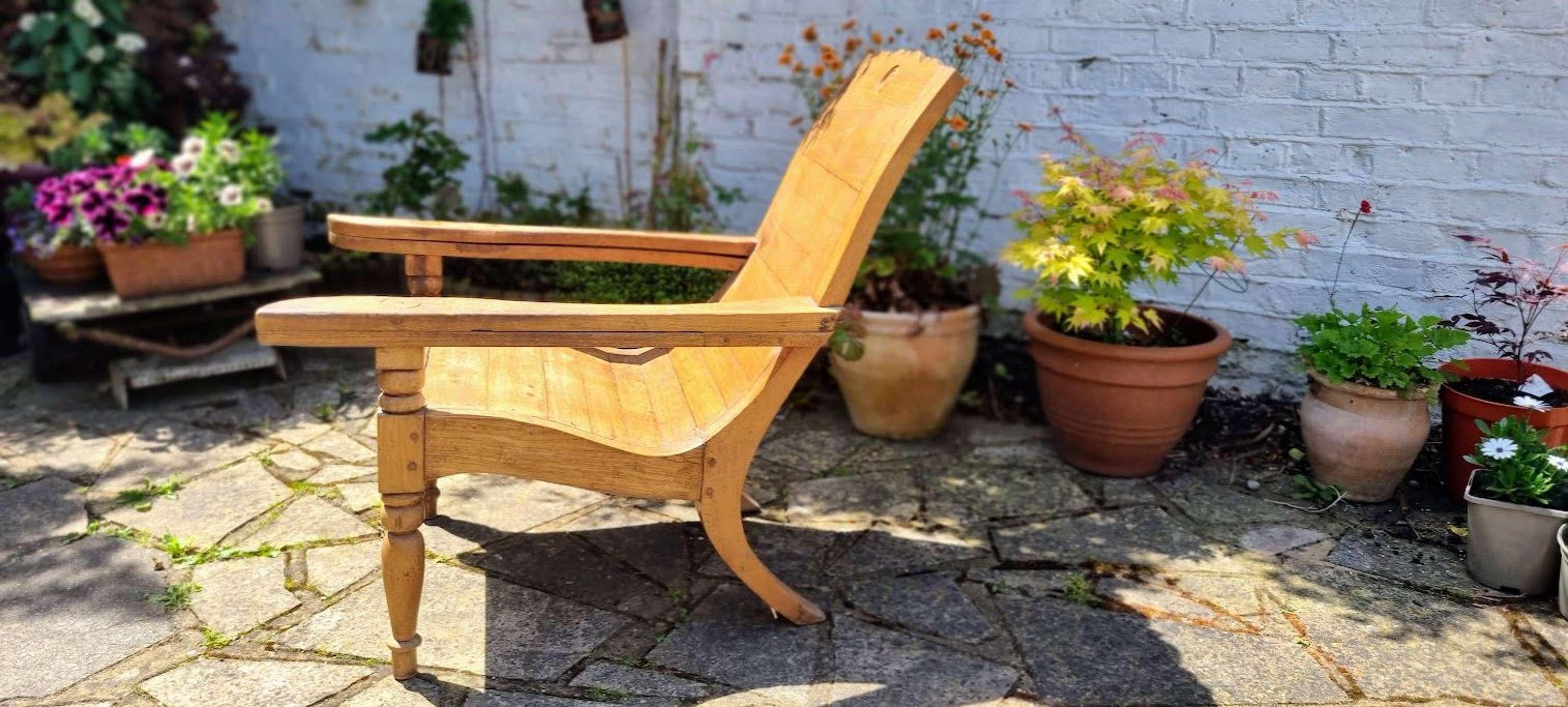19th Century 19th century colonial anglo Indian teak plantation chair For Sale