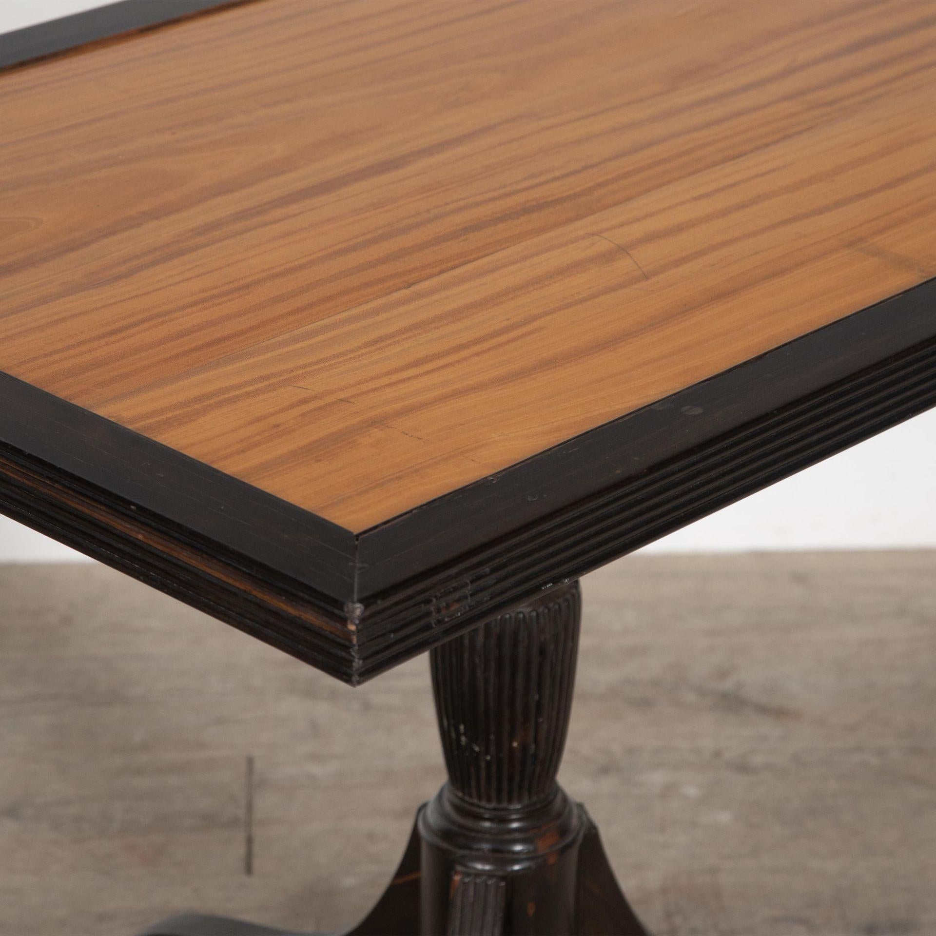 Table de centre en ébène et bois de satin Coloni du 19e siècle en vente 1
