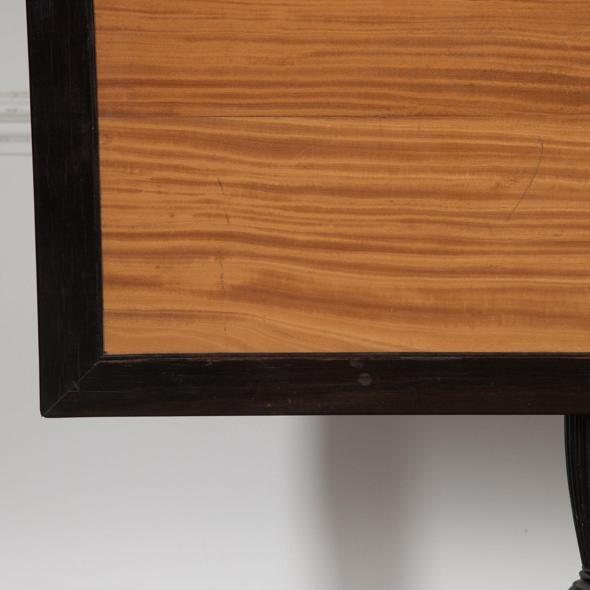 Table de centre en ébène et bois de satin Coloni du 19e siècle en vente 2