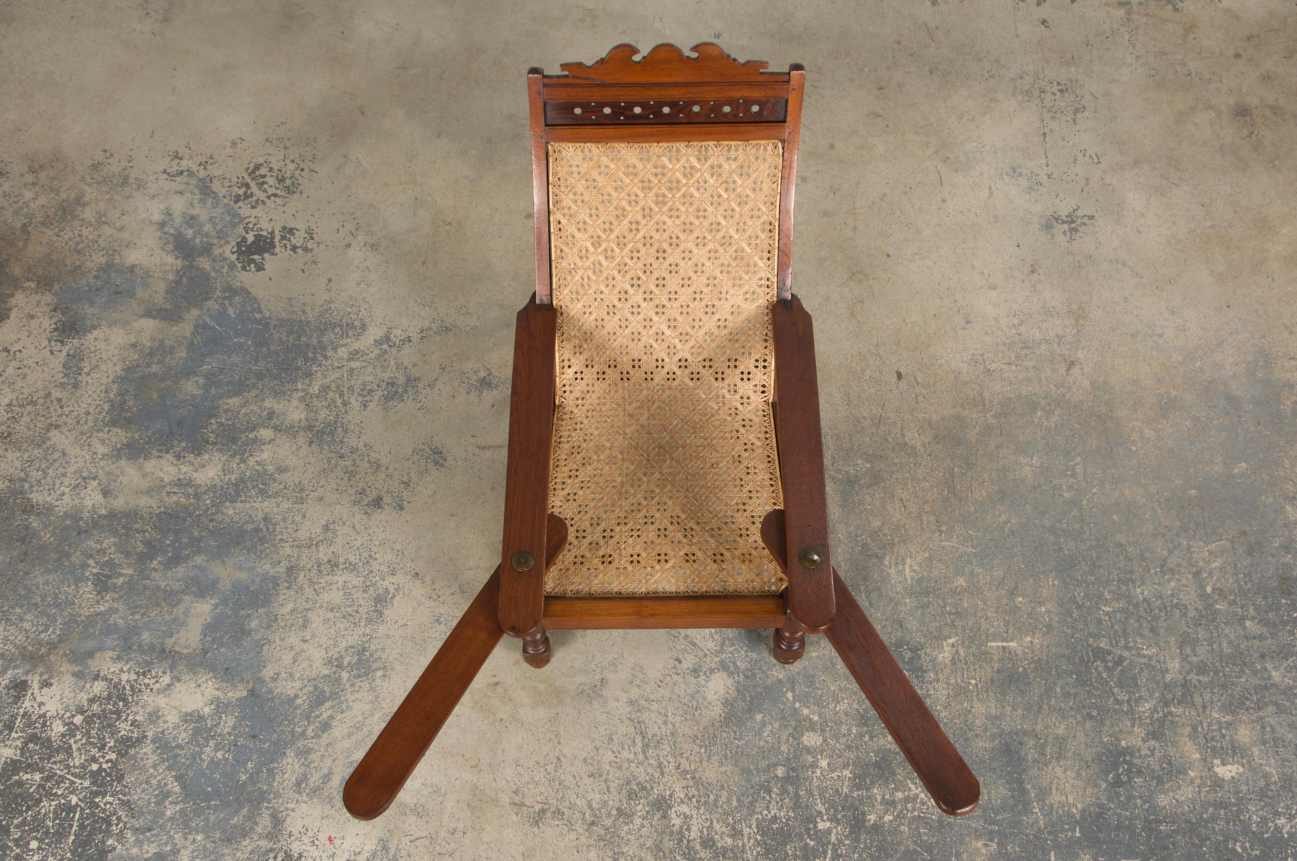Indien Chaise de salon Plantation en acajou colonial du 19e siècle en vente