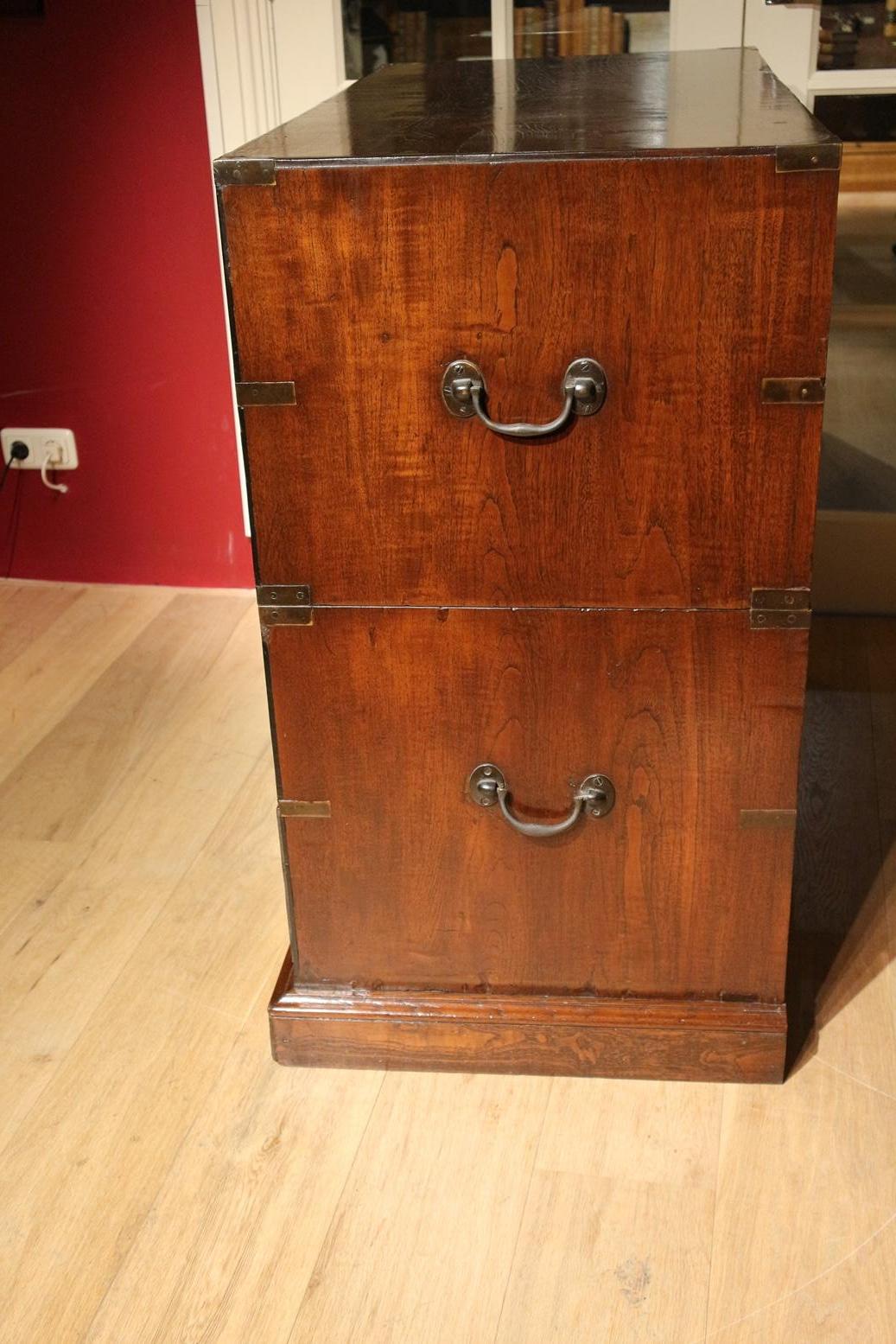19th Century Colonial Teak Wooden Victorian Campaign Chest of Drawers im Zustand „Gut“ in Eindhoven, NL