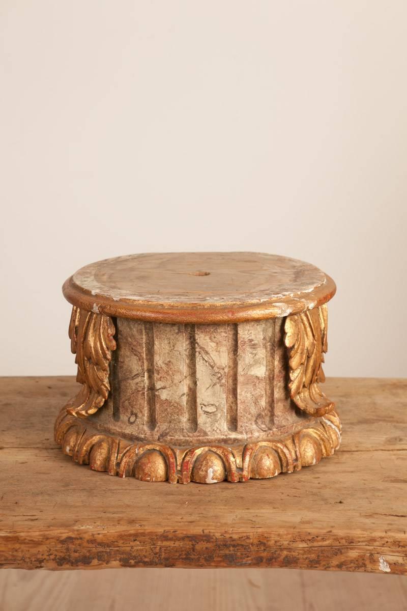 19th century column or pedestal, gilt wood fluted column painted with beautiful faux-marble painting decorated with oversized acanthus leaves, circa 1880.

Great for tabletop, ideal for object display.