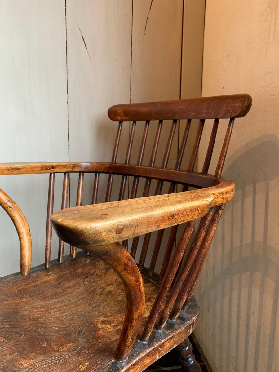 19th Century Comb Back Windsor Chair For Sale 2