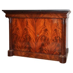 19th Century Commode à Vantaux Flame Mahogany, France, 1815