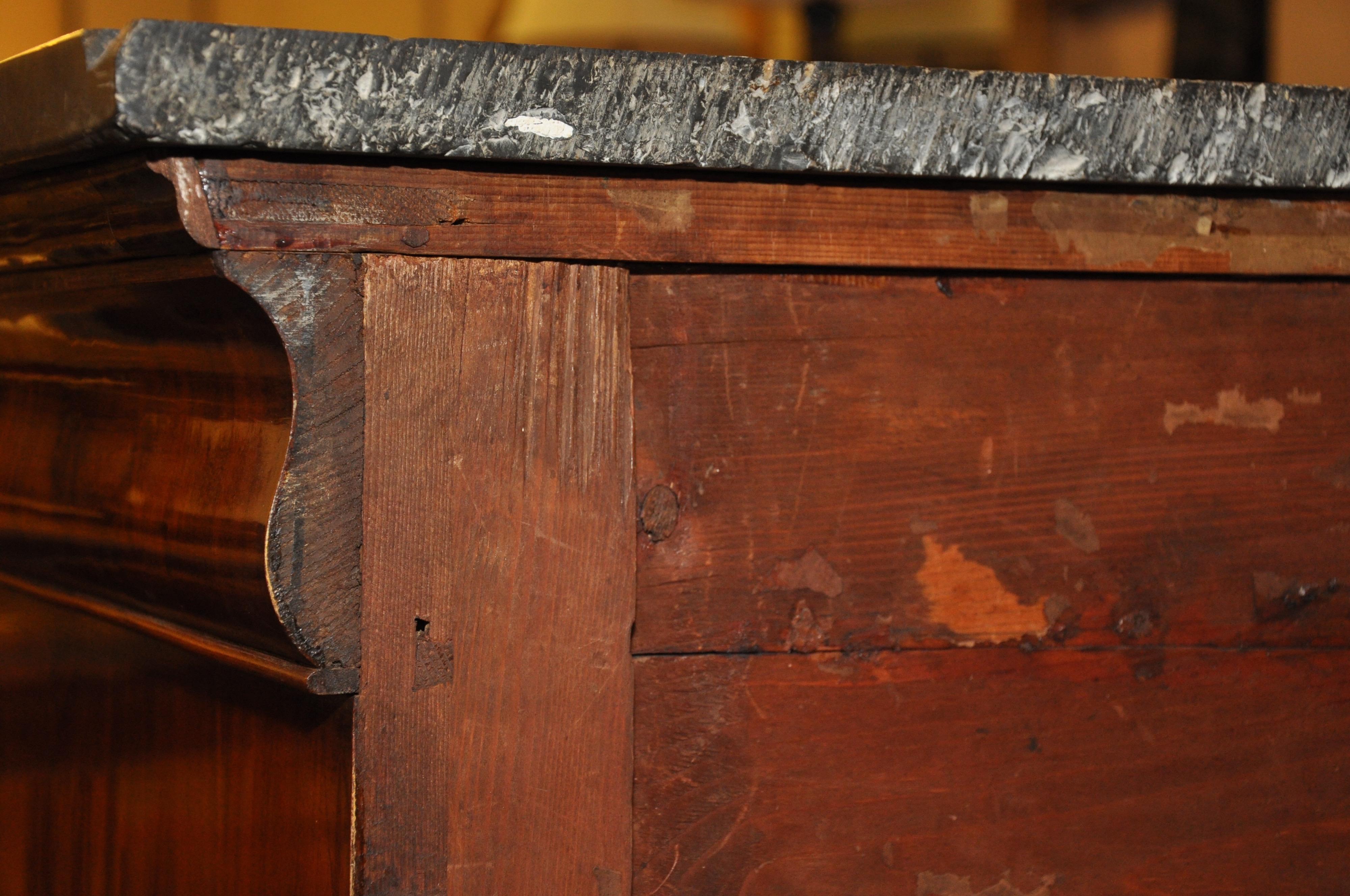 19th Century Commode à Vantaux Flame Mahogany, France, 1815 12