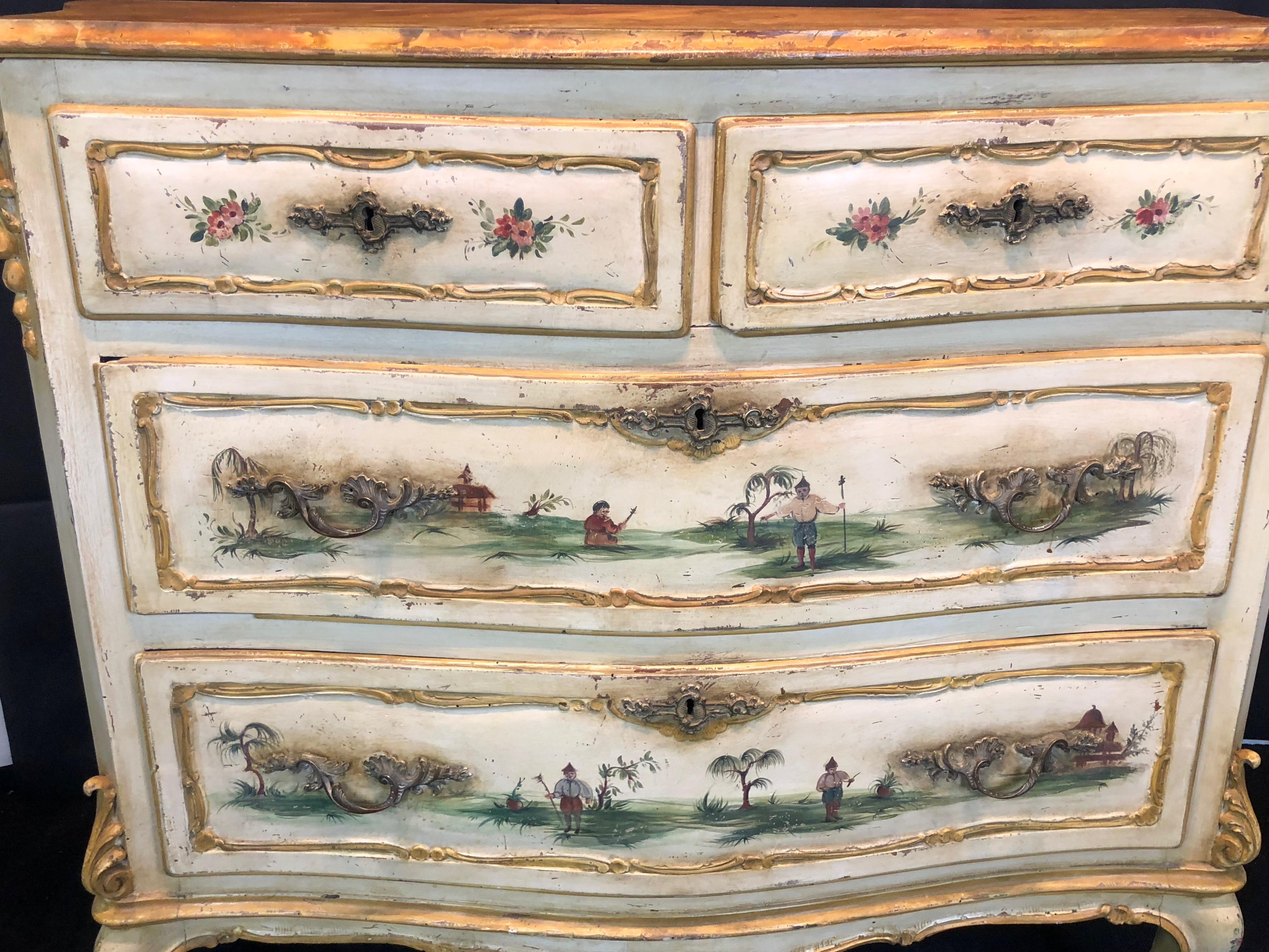 Beautiful Venetian lacquered dresser with landscapes and Chinese figures. One of the features of this dresser like most Venetian dressers is that it is moved in the front and the sides. Beautiful also the measure that makes it really pleasant and
