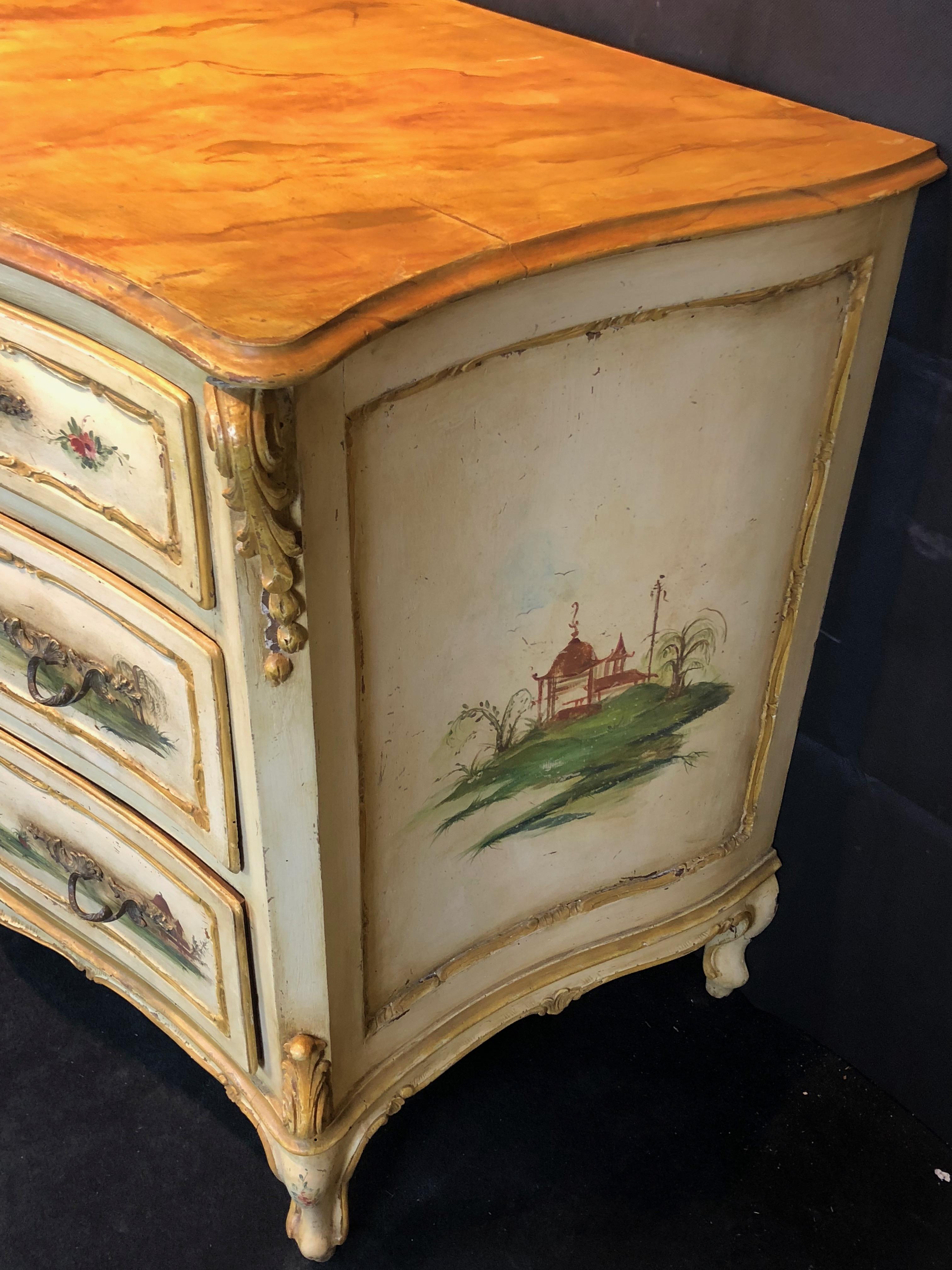 19th Century Commode Venetian Lacquered with Landscapes and Chinese Figures For Sale 1