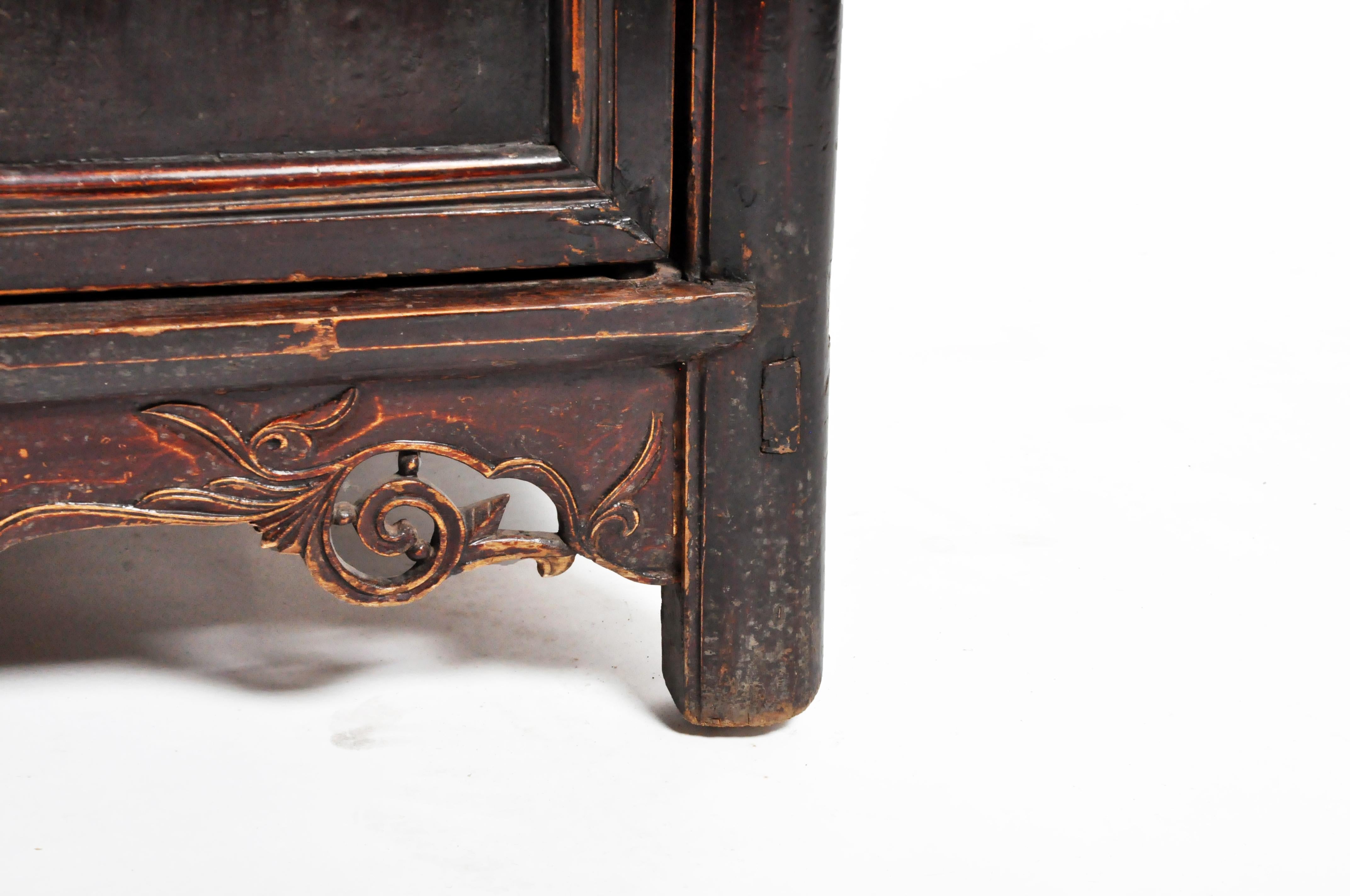 19th Century Compact Chinese Round-Corner Cabinet 8