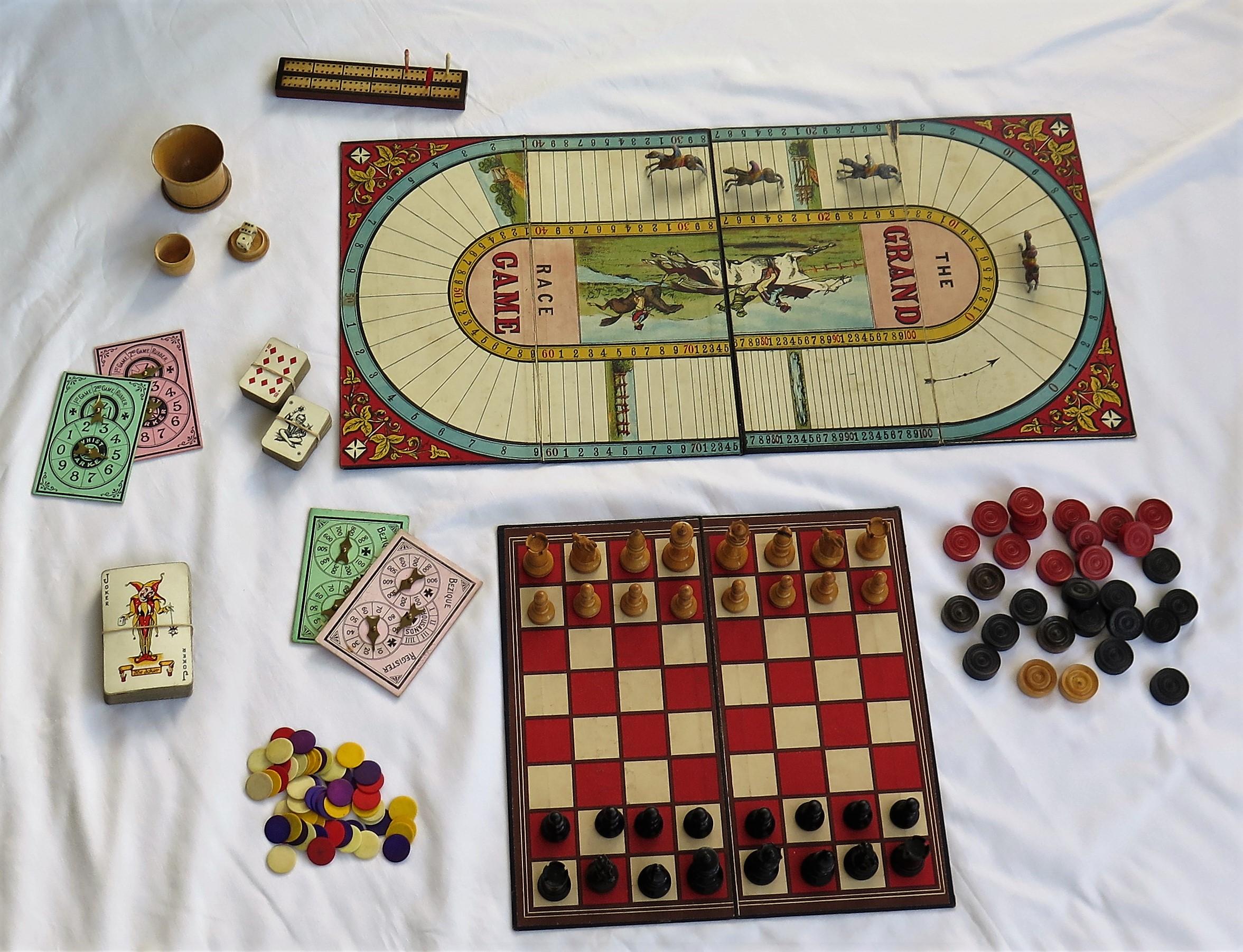 Victorien Compendium de jeux complet du 19ème siècle en boîte jointe en bois de feuillus - De nombreux jeux en vente