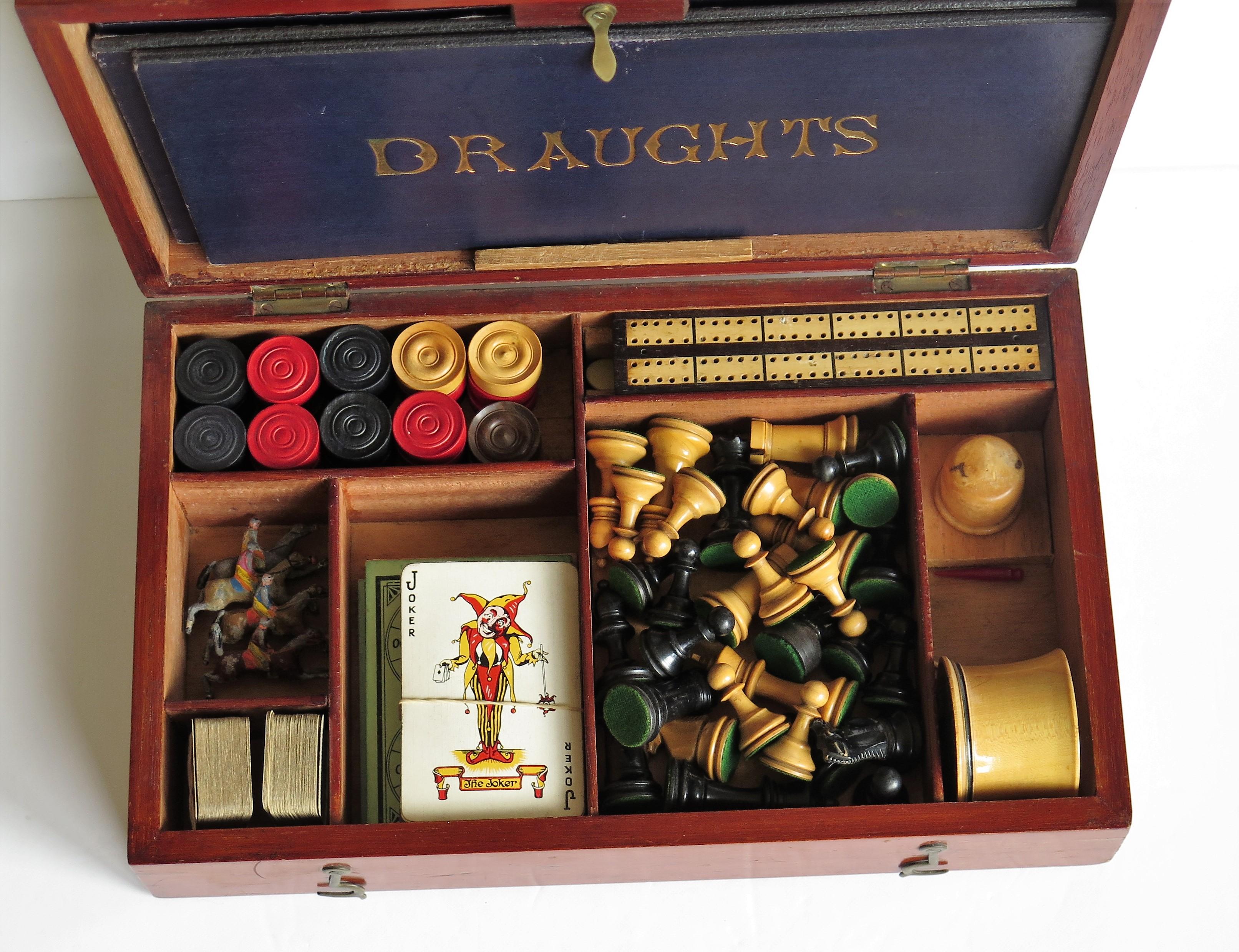 Anglais Compendium de jeux complet du 19ème siècle en boîte jointe en bois de feuillus - De nombreux jeux en vente