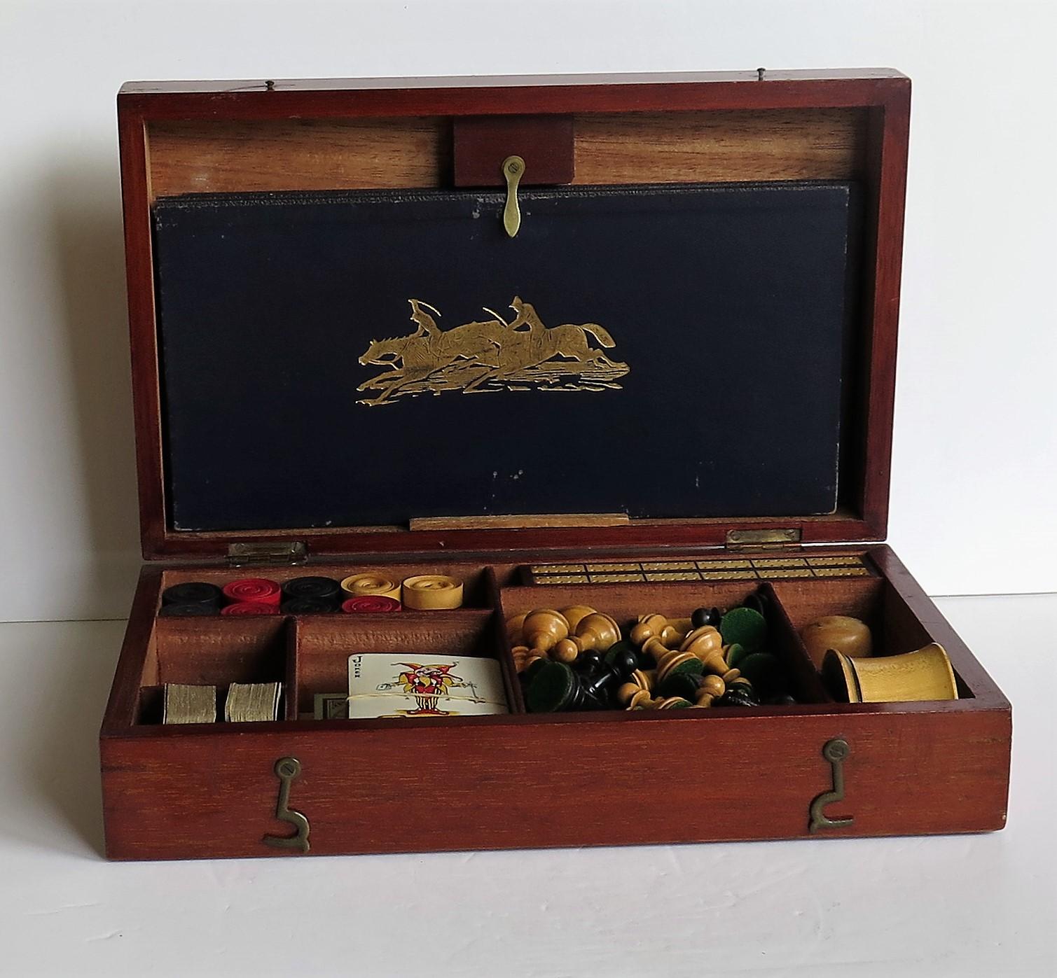 Fait main Compendium de jeux complet du 19ème siècle en boîte jointe en bois de feuillus - De nombreux jeux en vente