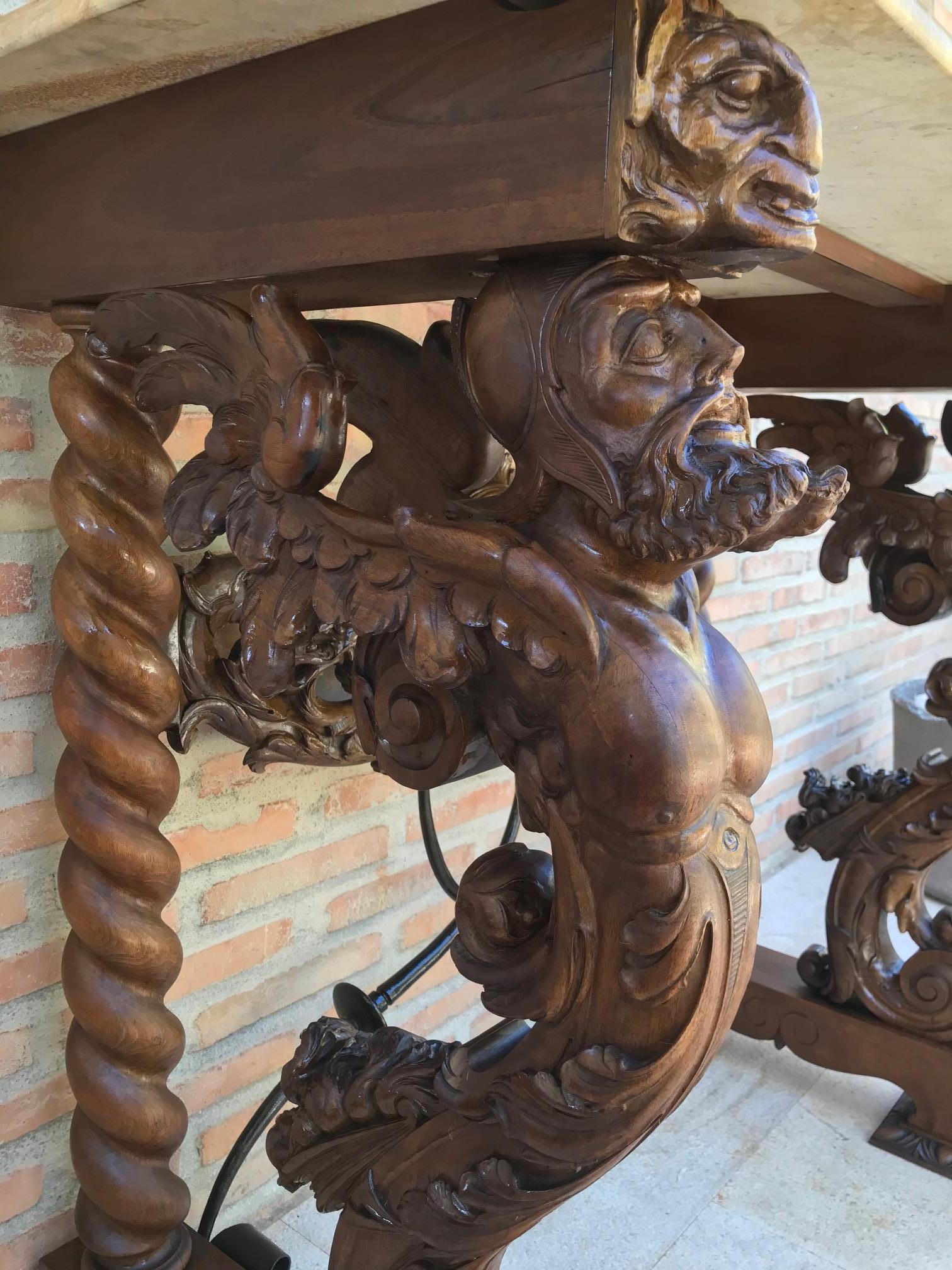 19th Century Console Carved Table Renaissance with Beige Marble Top For Sale 3