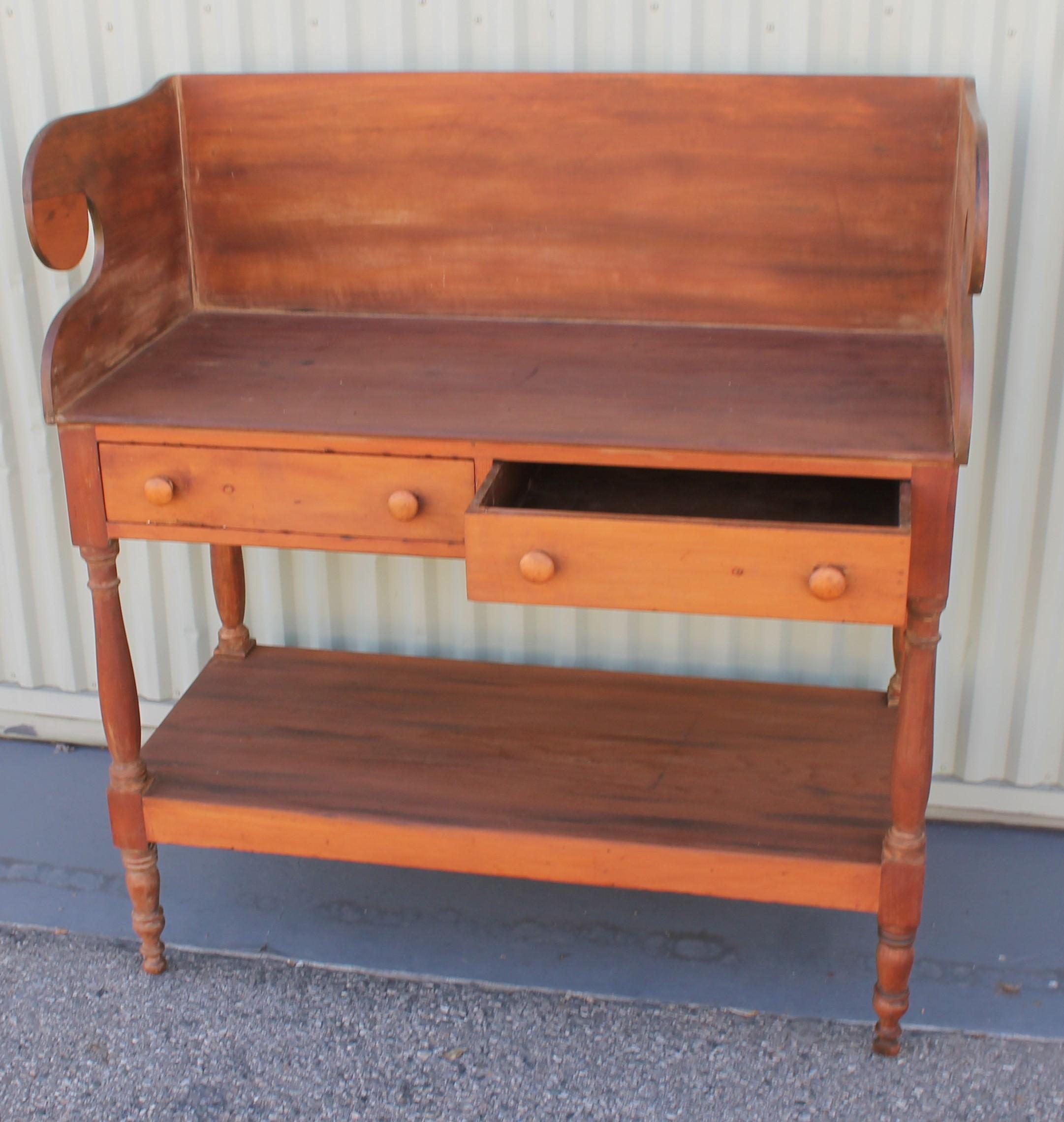 19th Century Console Table with Drawers from Pennsylvania In Good Condition In Los Angeles, CA