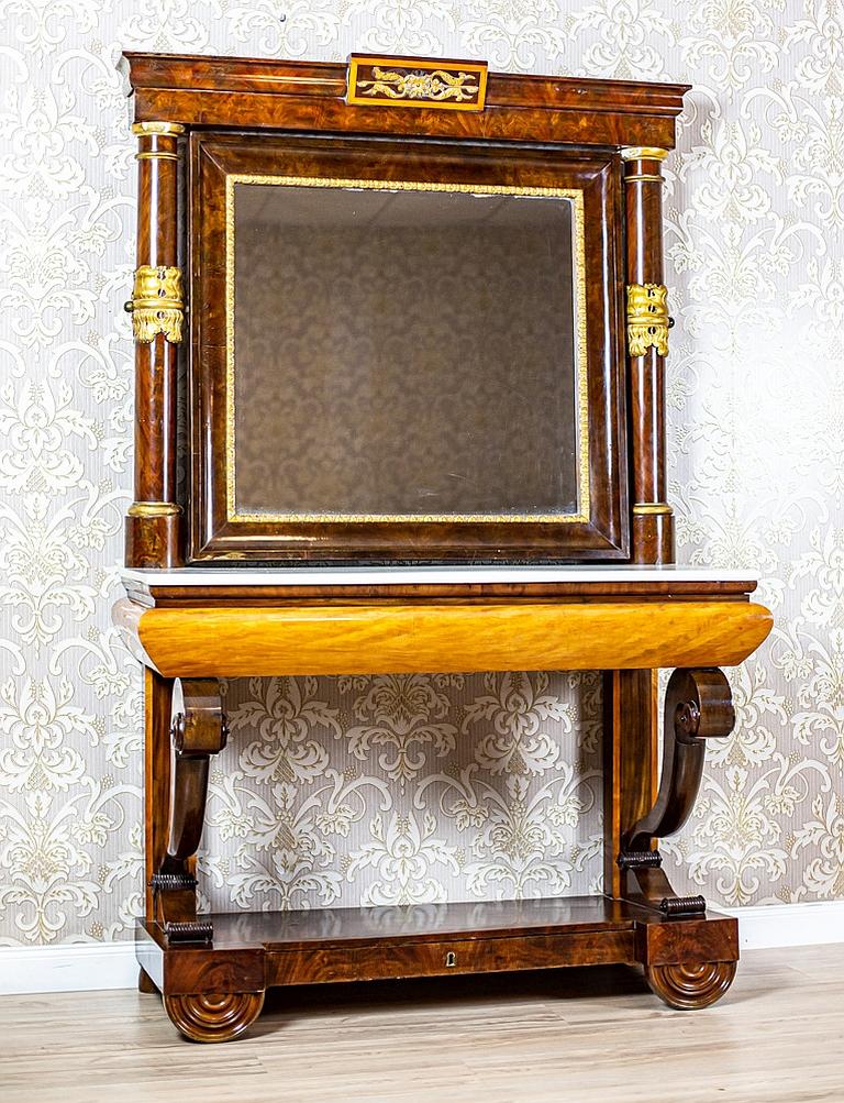 We present you a massive console table, circa 1835, from the period of the regency of Maria Christina of the Two Sicilies (1806-1878).
The whole is supported on volute pedestals, which are placed on a wooden platform with a socle drawer.
This piece