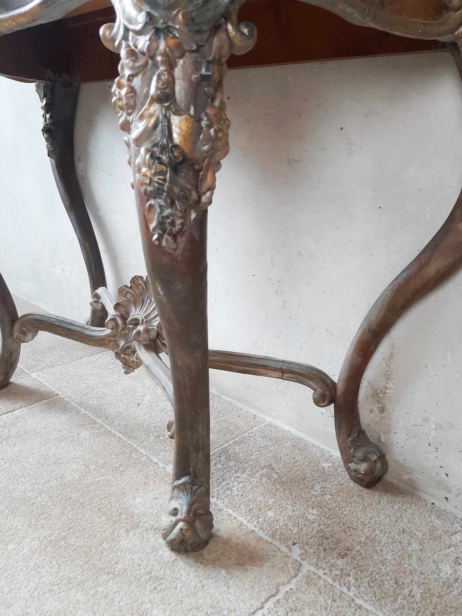 Table console du XIXe siècle avec patine spéciale en tons or, cognac et pétrole en vente 4