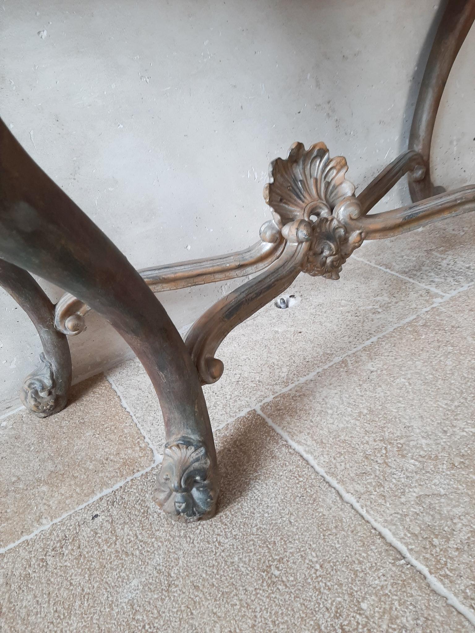 Table console du XIXe siècle avec patine spéciale en tons or, cognac et pétrole en vente 2
