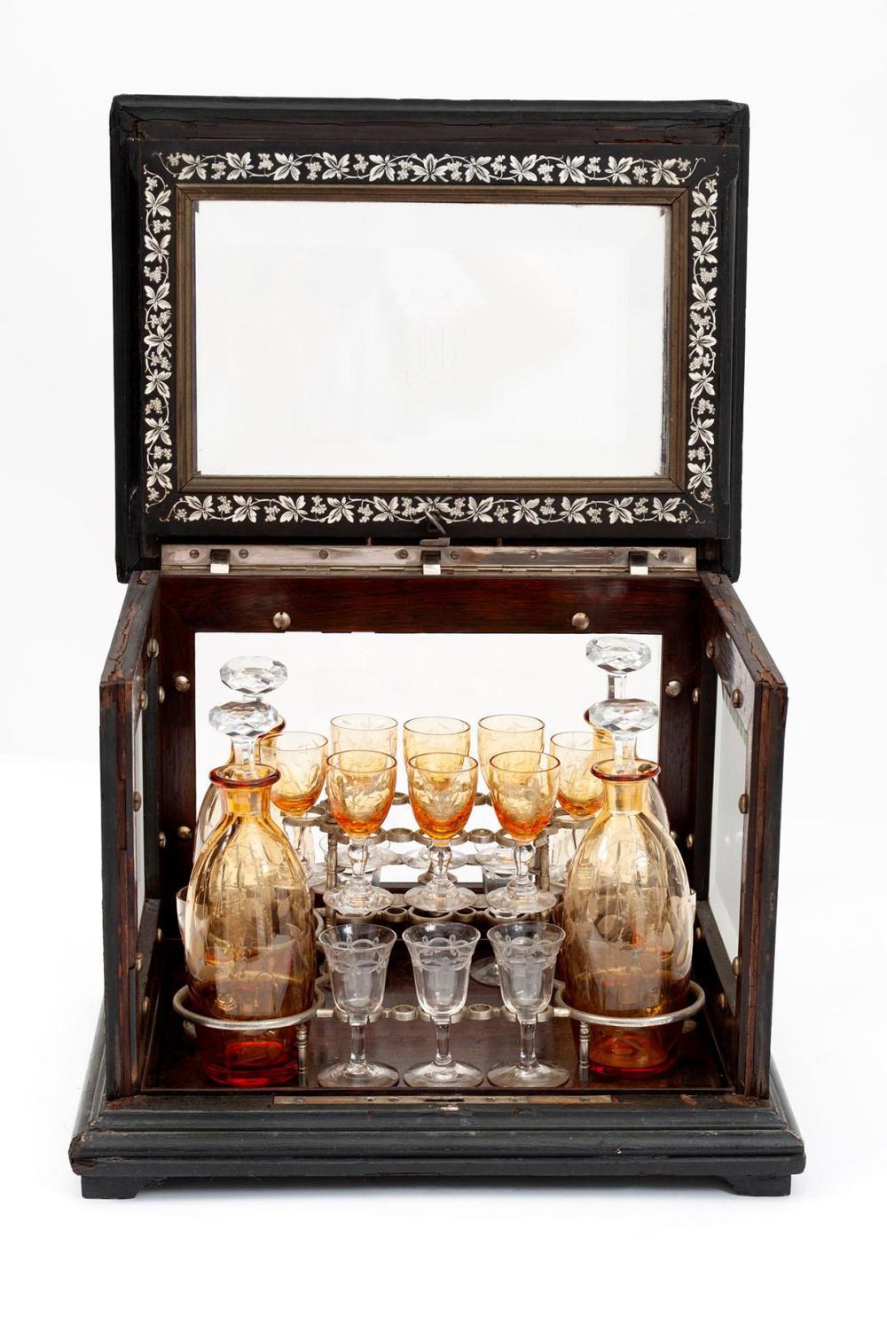 19th Century Continental Cave a Liqueur For Sale 1