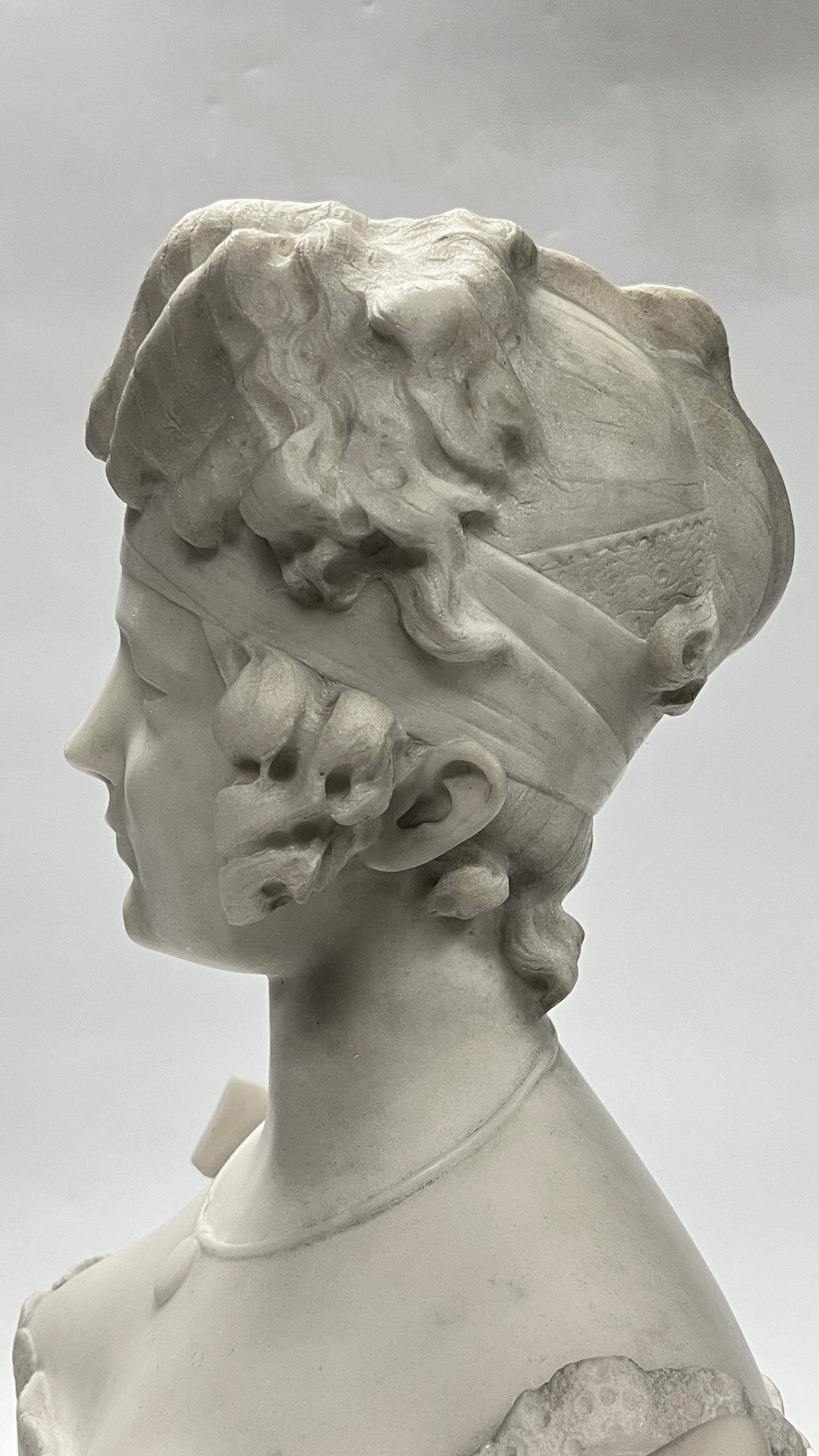 19th Century Continental Female Bust Sculpture in White Marble For Sale 1