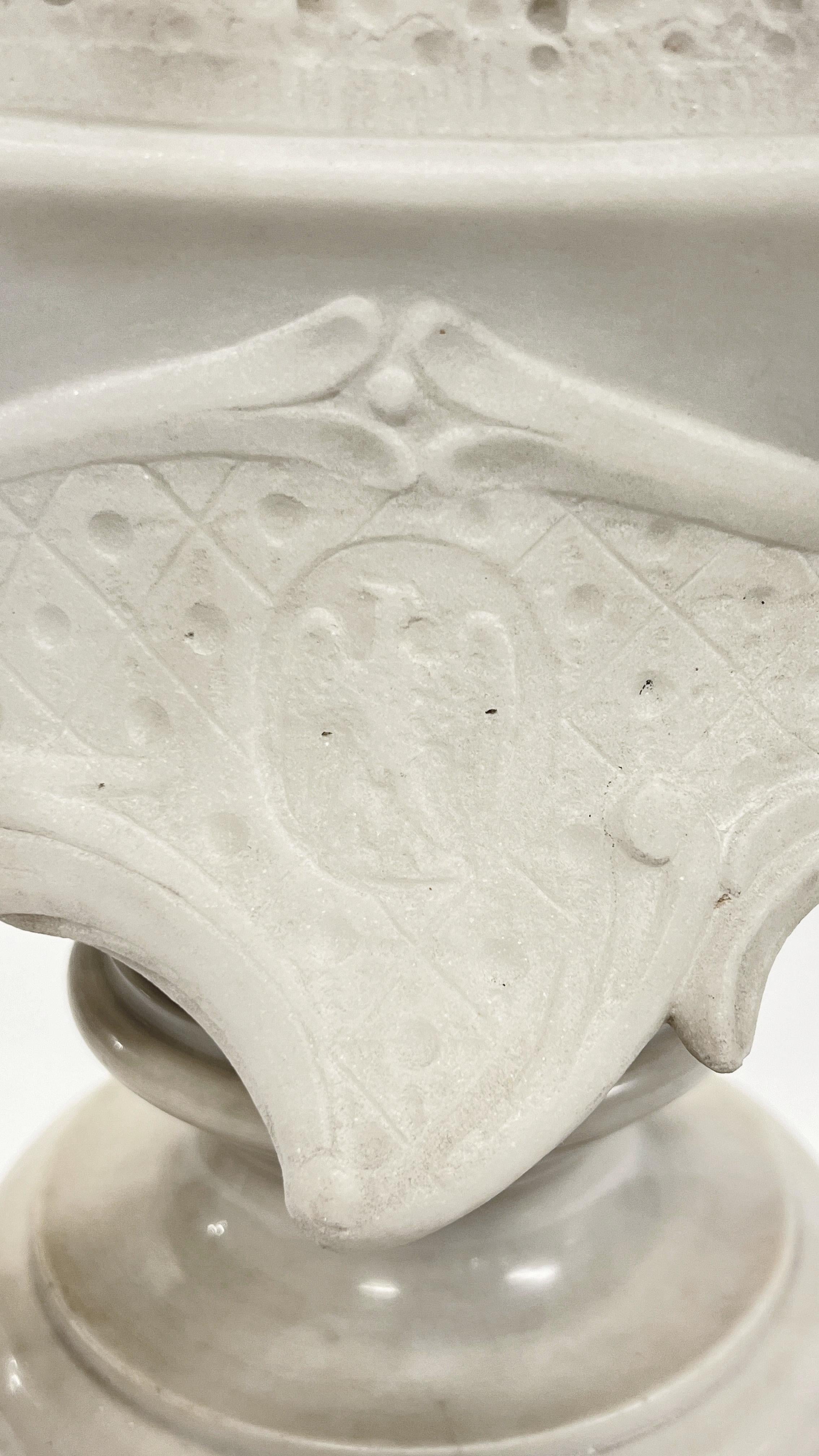 19th Century Continental Female Bust Sculpture in White Marble For Sale 6