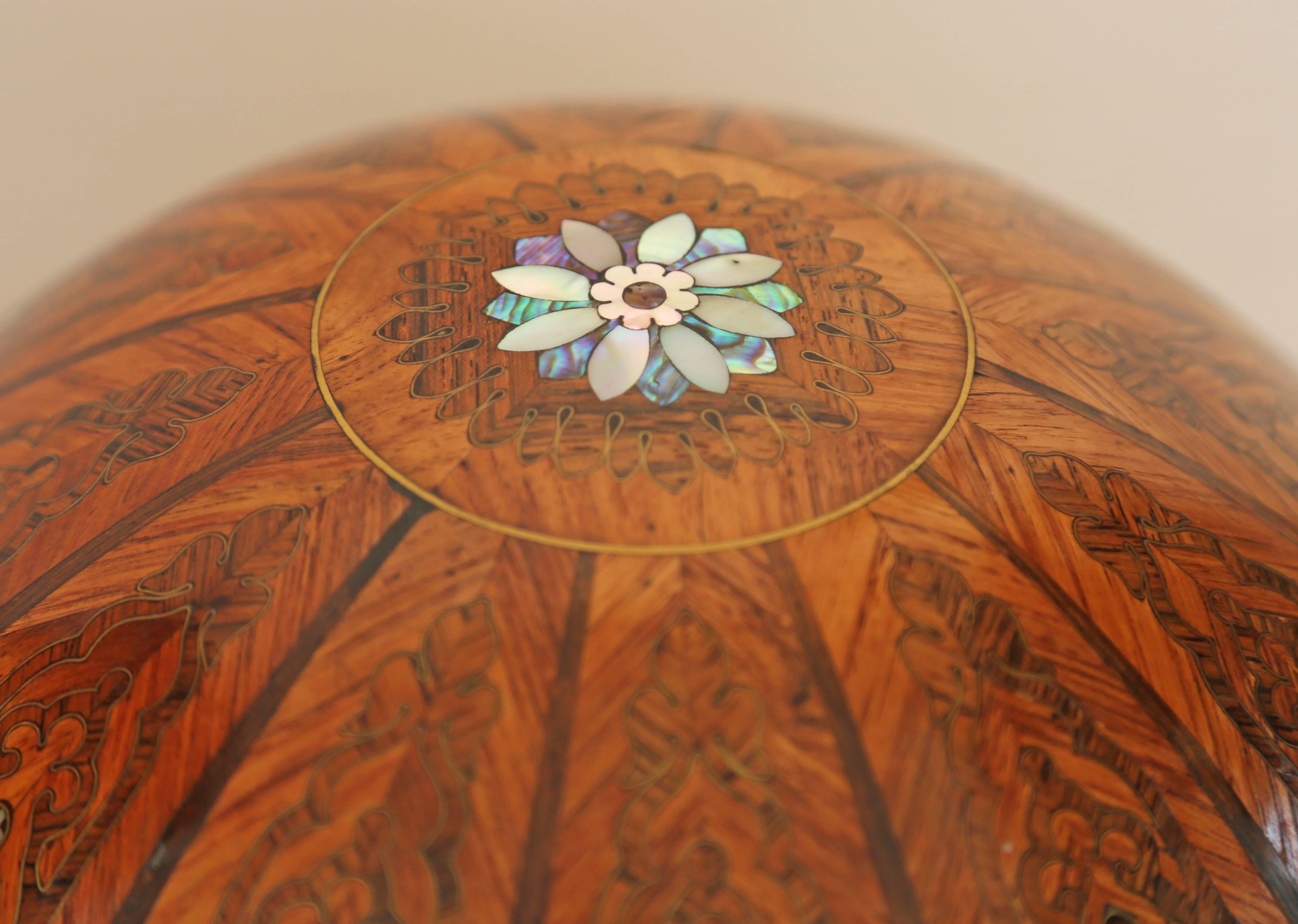 19th Century Continental Globular Walnut and Mother of Pearl Tantalus 4