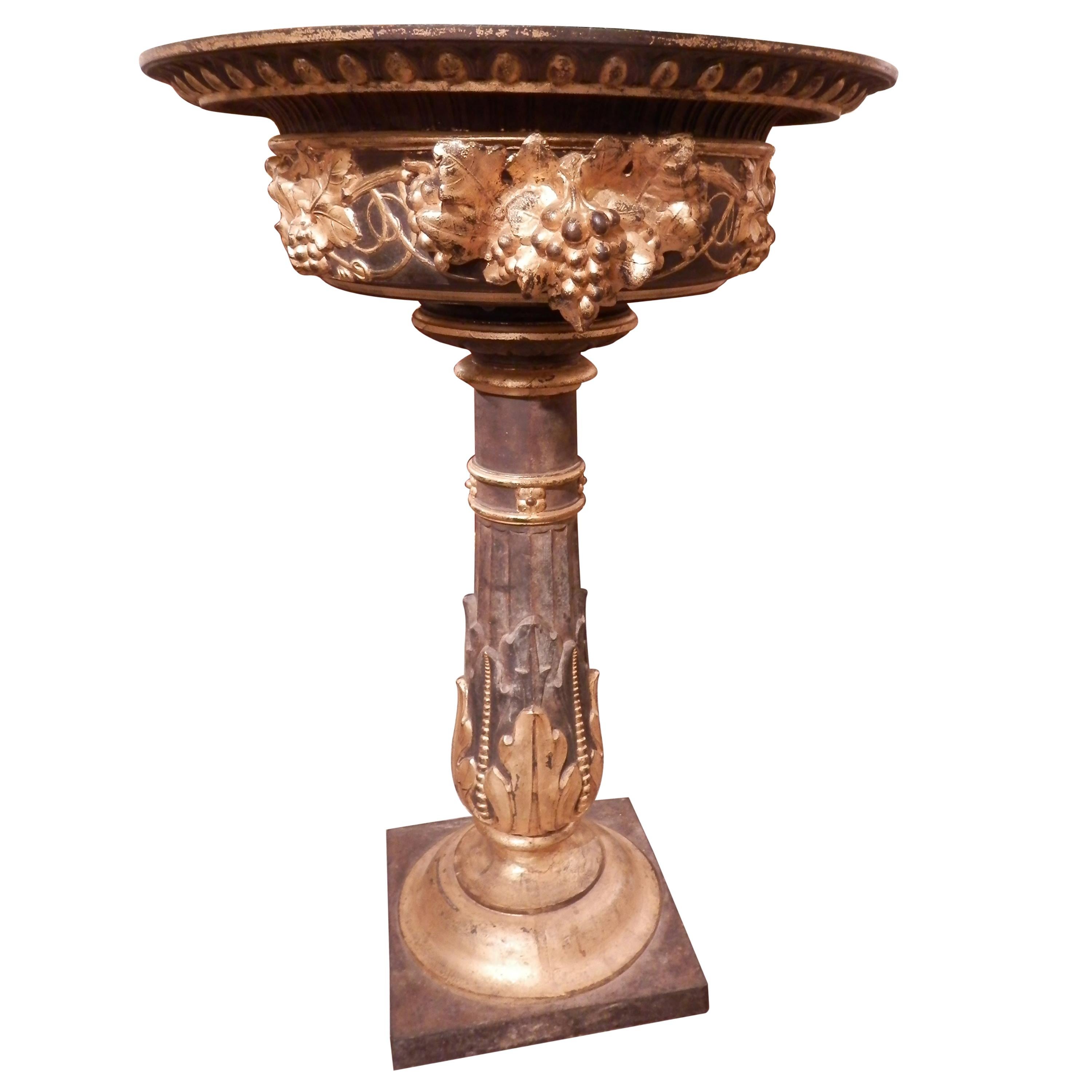 19. Jahrhundert Continental Eisen und vergoldet Pedestal Vogeltränke oder Springbrunnen