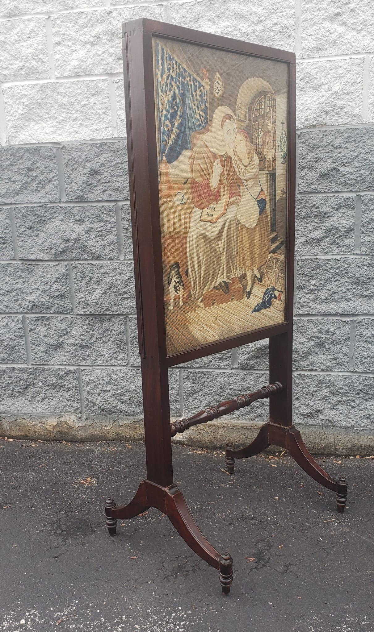 19th Century Continental Mahogany and Tapestry Expandable Trestle Fire Screen In Good Condition For Sale In Germantown, MD