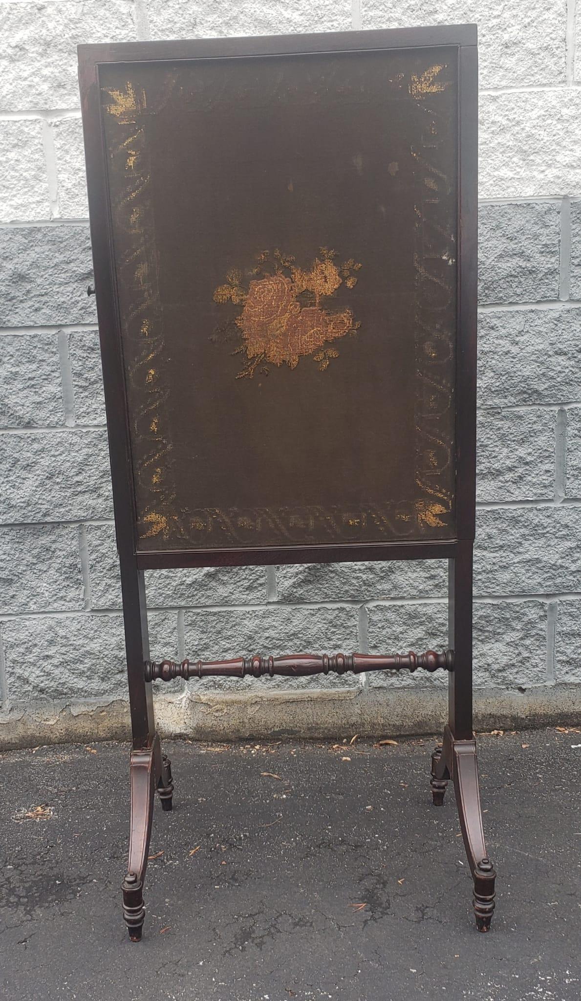 19th Century Continental Mahogany and Tapestry Expandable Trestle Fire Screen For Sale 2