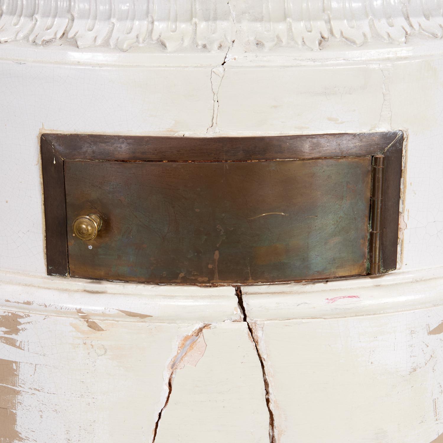 19th-Century Continental Neoclassic Faience Stove from the Iris Apfel Collection In Fair Condition For Sale In Morristown, NJ