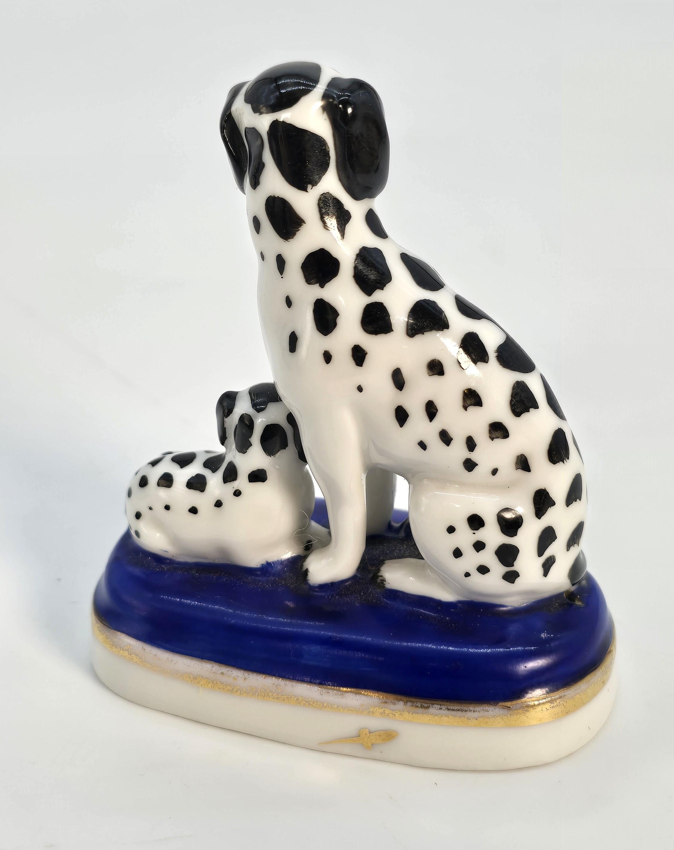 Paire de chiens miniatures en porcelaine peinte à la main, A.I.C., 19e siècle. en vente 10