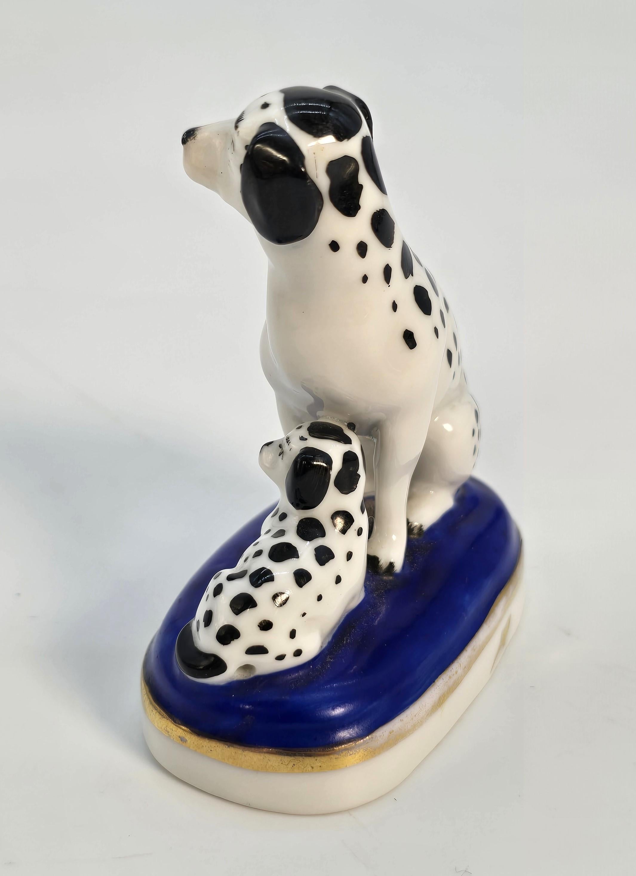 Paire de chiens miniatures en porcelaine peinte à la main, A.I.C., 19e siècle. en vente 11