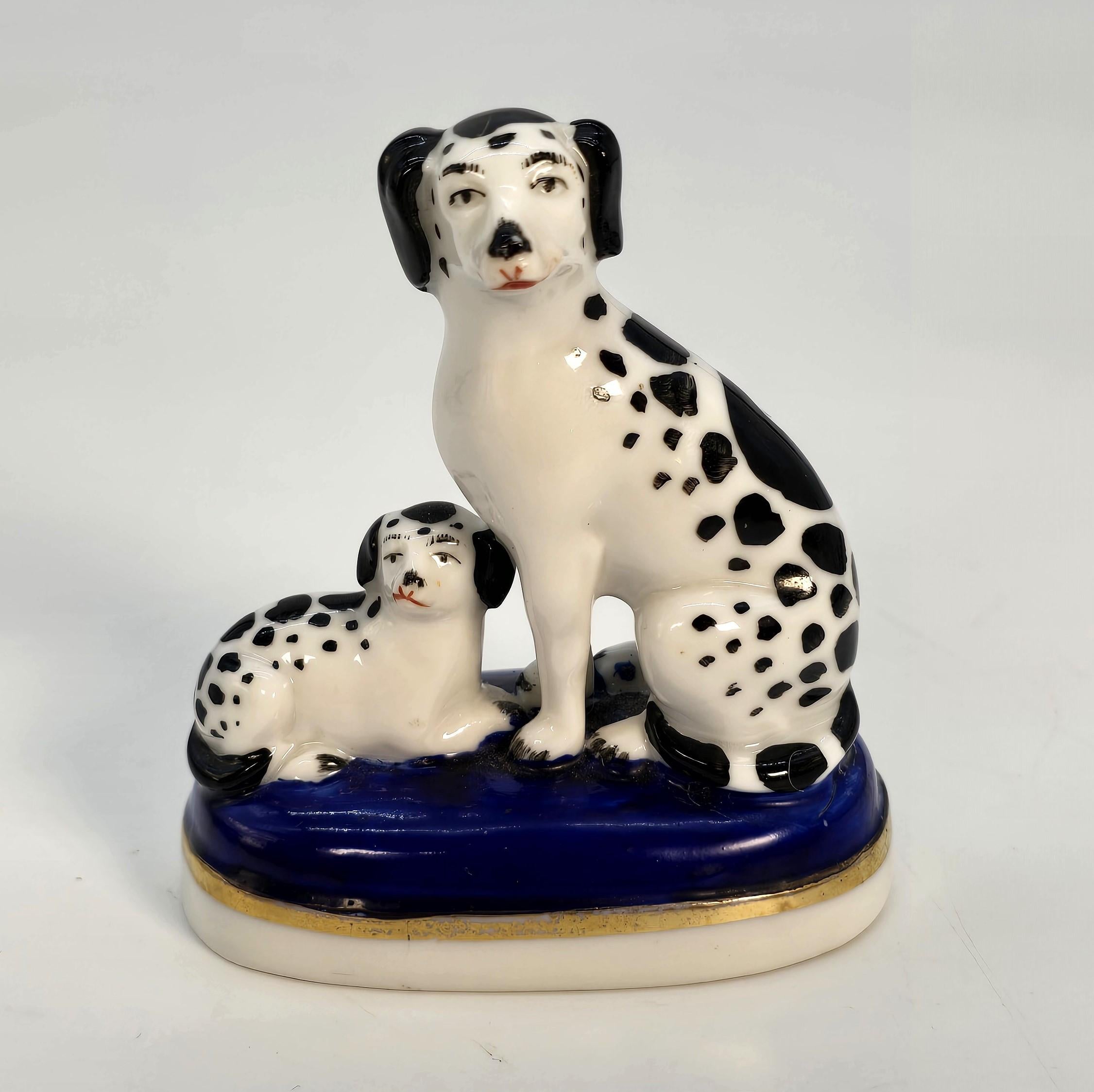 Paire de chiens miniatures en porcelaine peinte à la main, A.I.C., 19e siècle. en vente 1