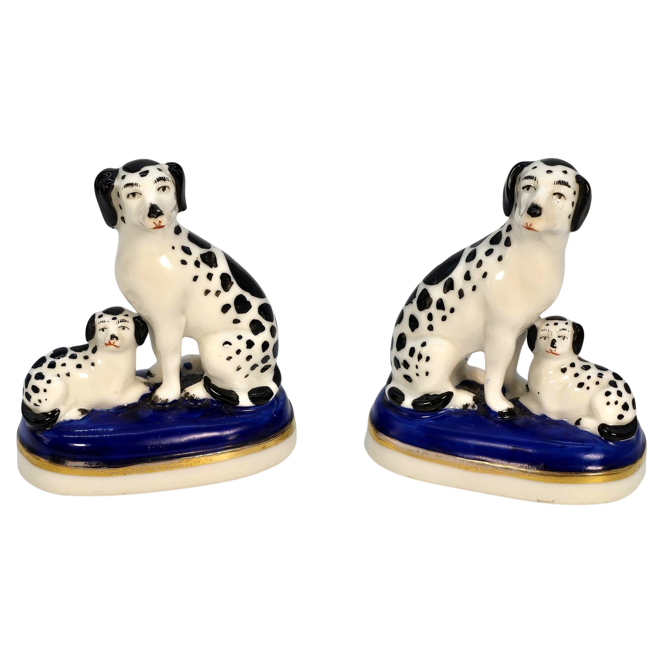 Paire de chiens miniatures en porcelaine peinte à la main, A.I.C., 19e siècle. en vente