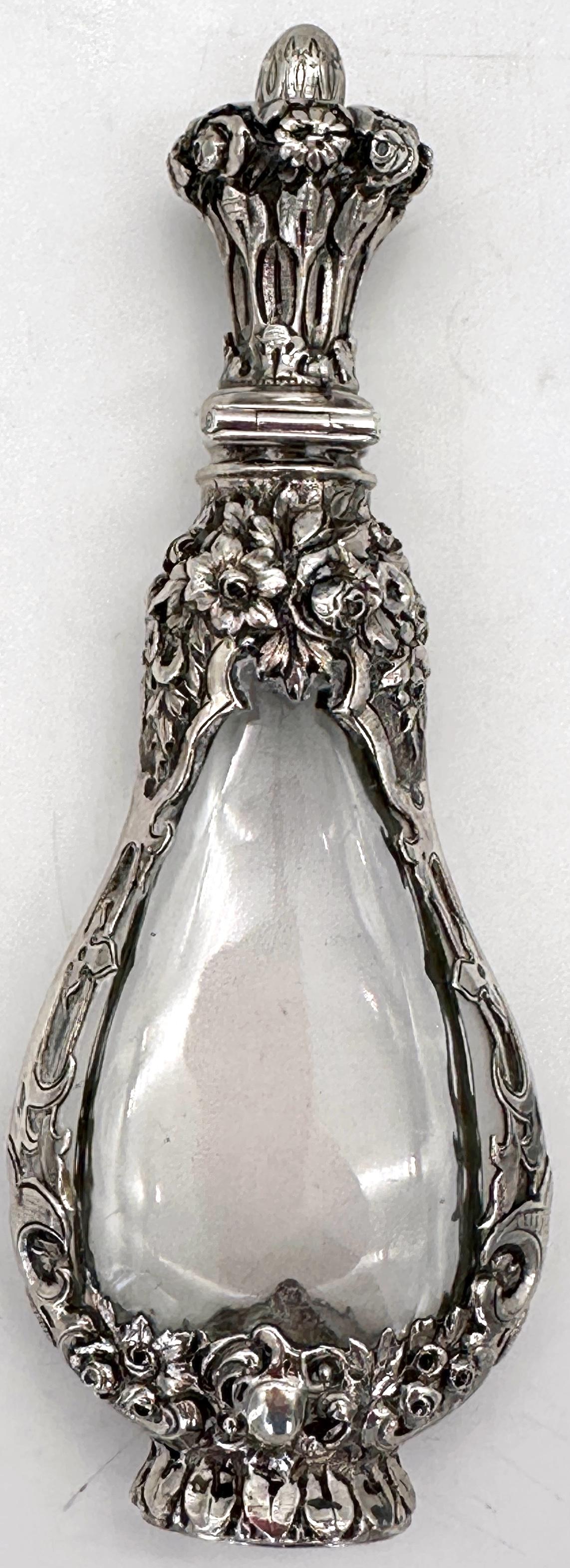 siglo XIX  Frasco de perfume continental de plata de ley y cristal de roca en venta 3