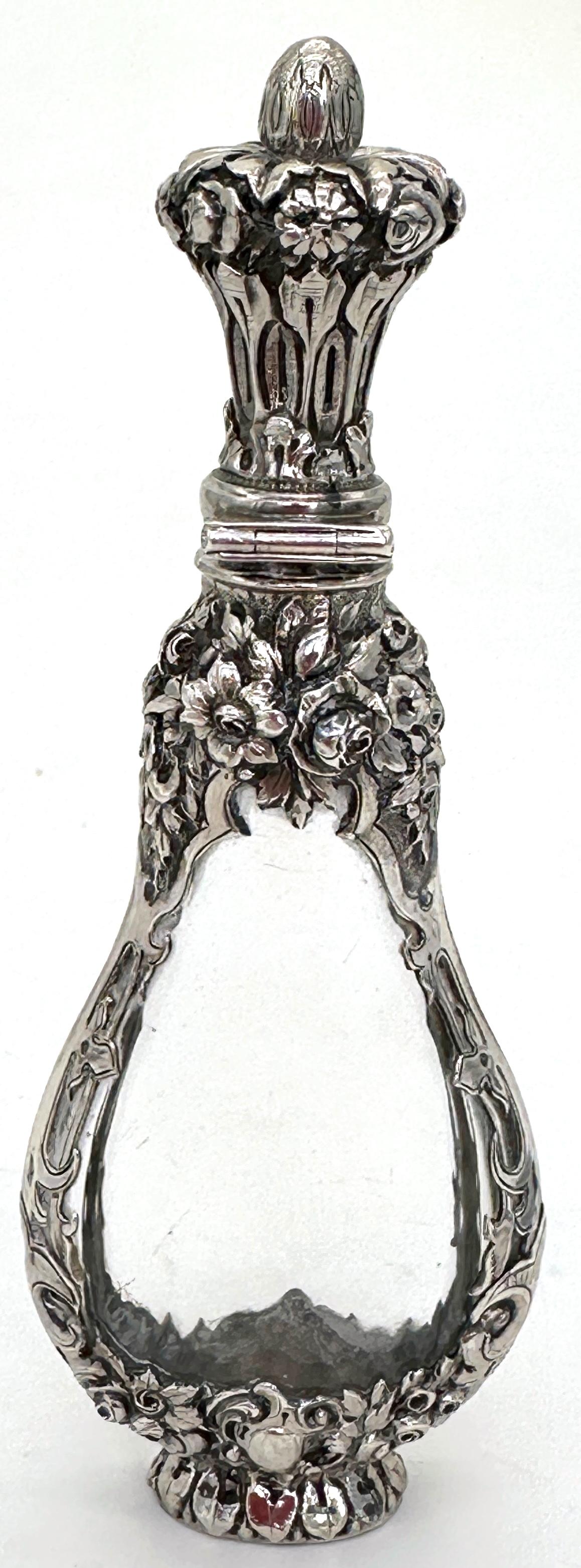 siglo XIX  Frasco de perfume continental de plata de ley y cristal de roca Europeo en venta