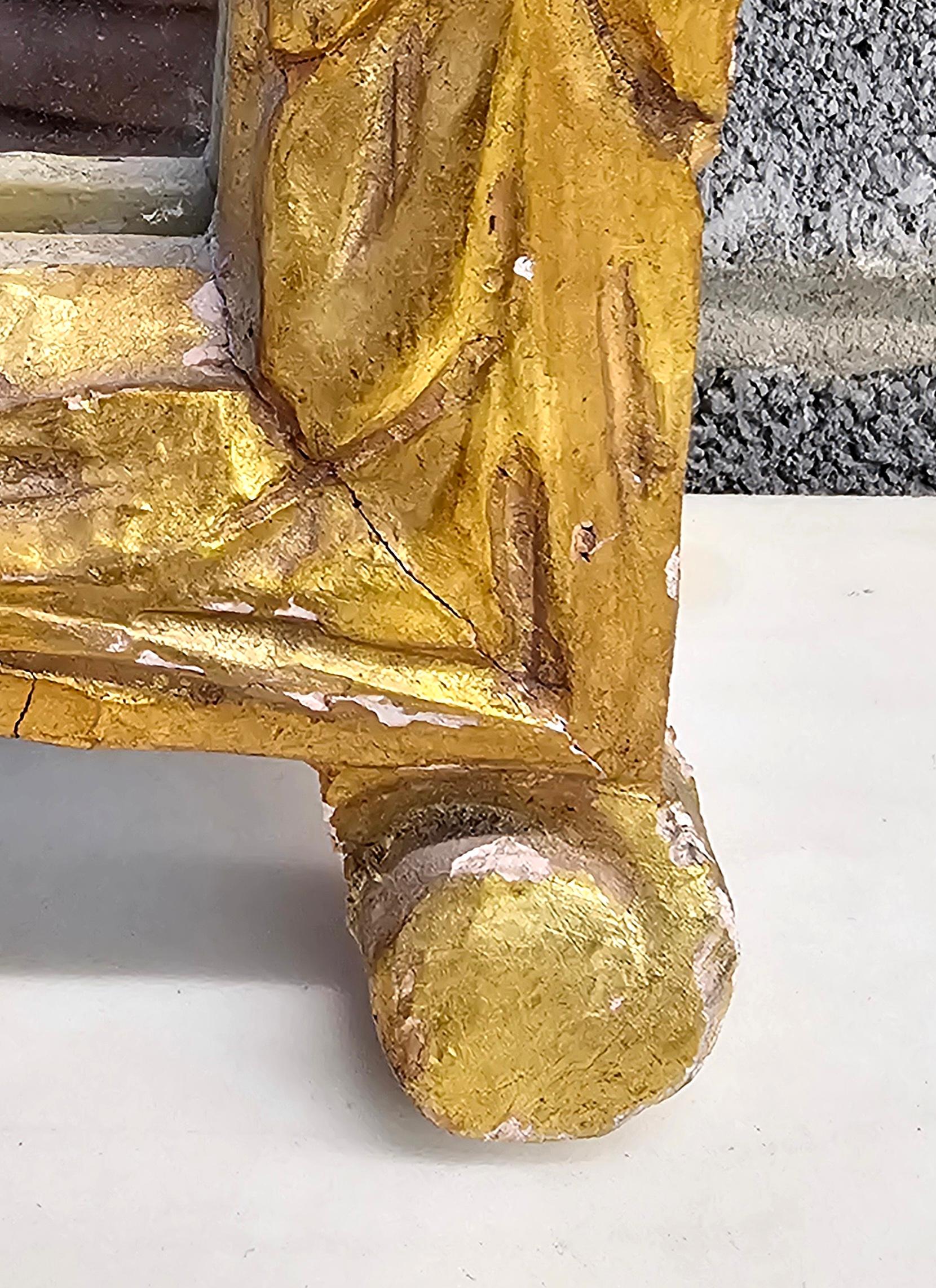 Américain Miroir mural en bois doré de style continental du 19e siècle en vente