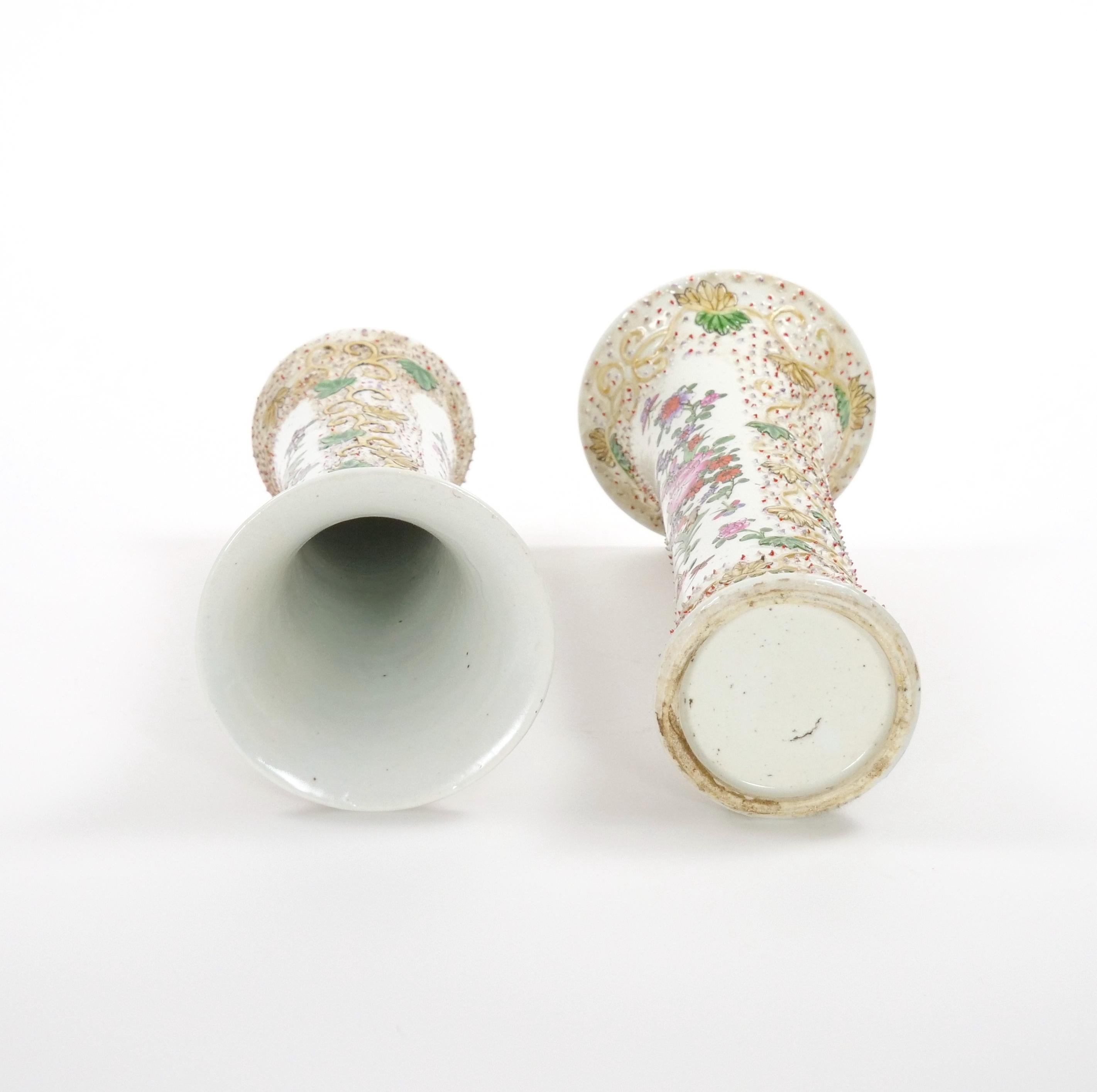 Vase im kontinentalen Stil des 19. Jahrhunderts, handdekoriert mit floralen Details im kontinentalen Stil im Angebot 4