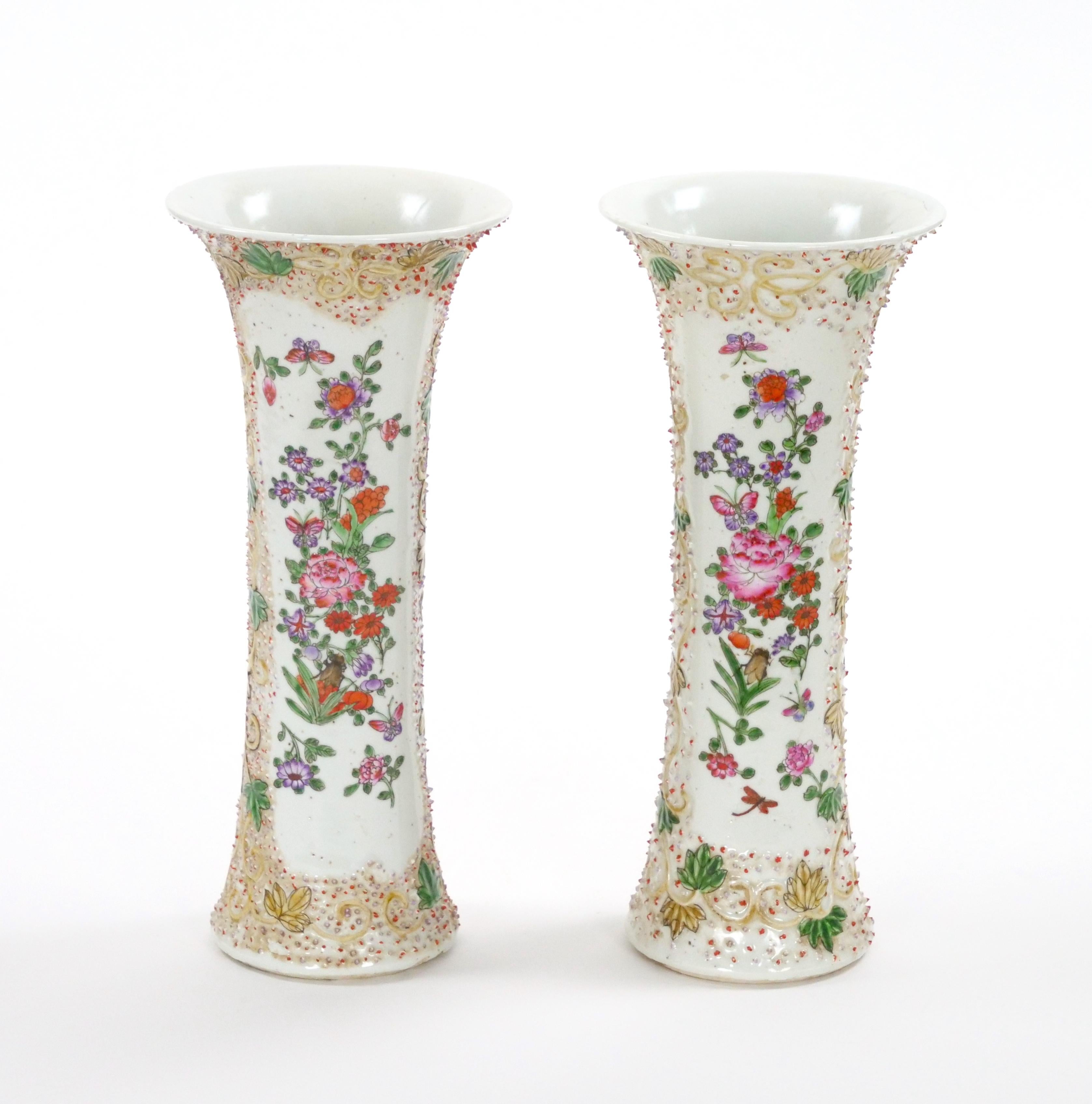 Vase im kontinentalen Stil des 19. Jahrhunderts, handdekoriert mit floralen Details im kontinentalen Stil im Angebot 5