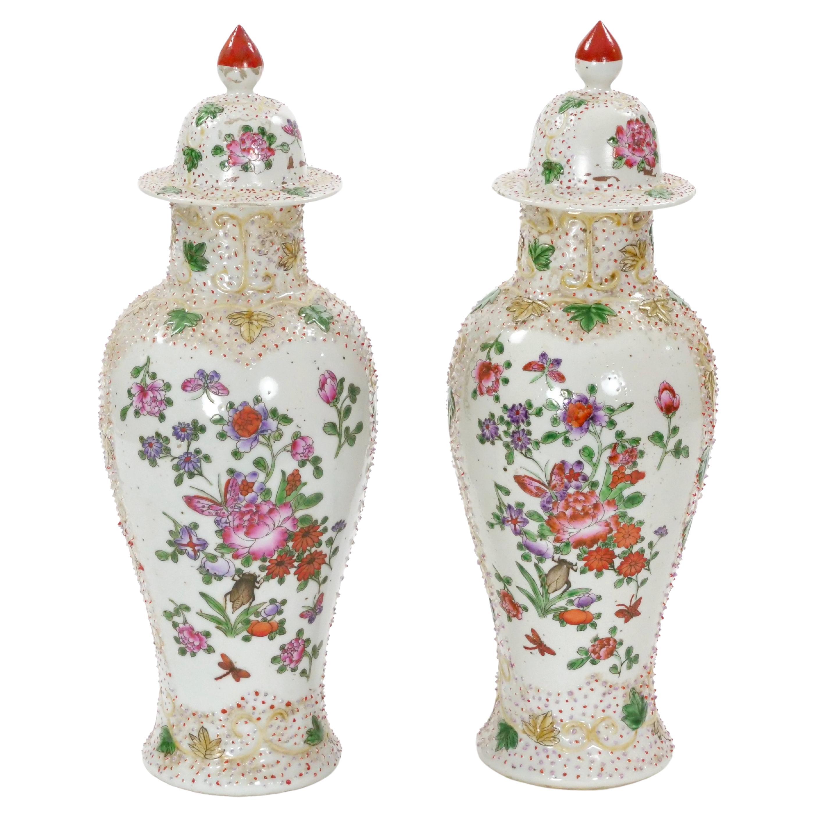 19. Jahrhundert Kontinentale Stil Hand dekoriert  Florale Details bedeckte Urne