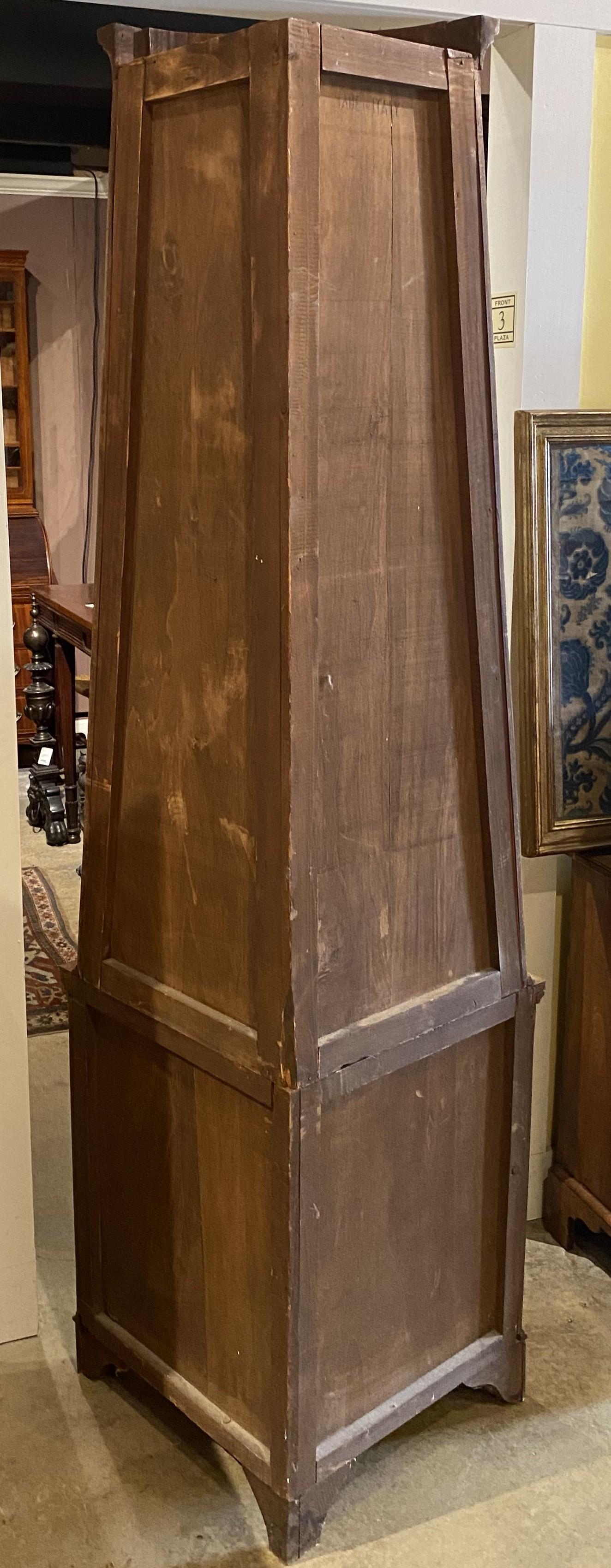 Credenza continentale del XIX secolo in pino a due parti con ante in filo metallico in vendita 4