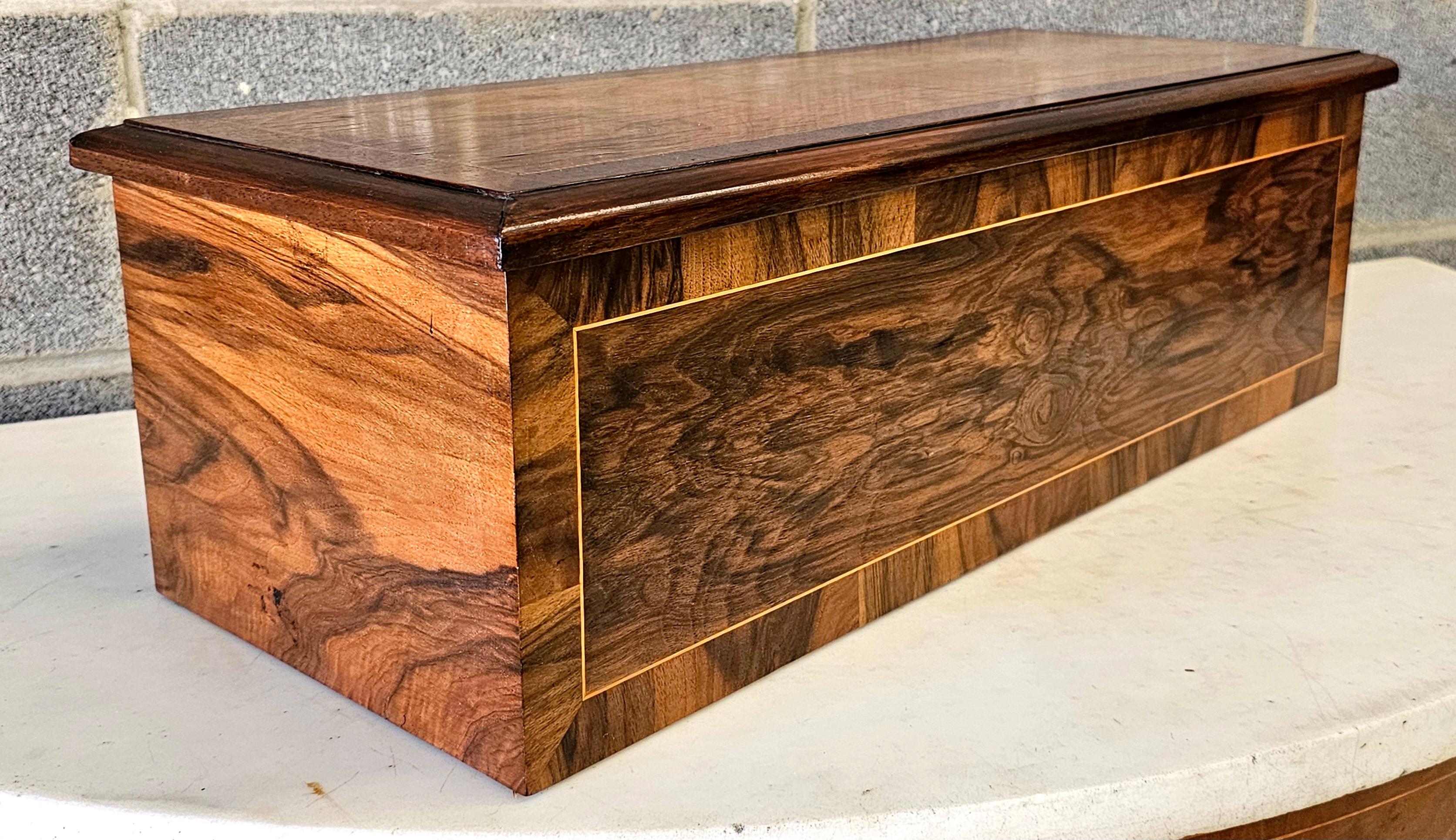 Caja de música cilíndrica continental del siglo XIX de madera de nogal y kingwood, nº 3130 imperio estadounidense en venta