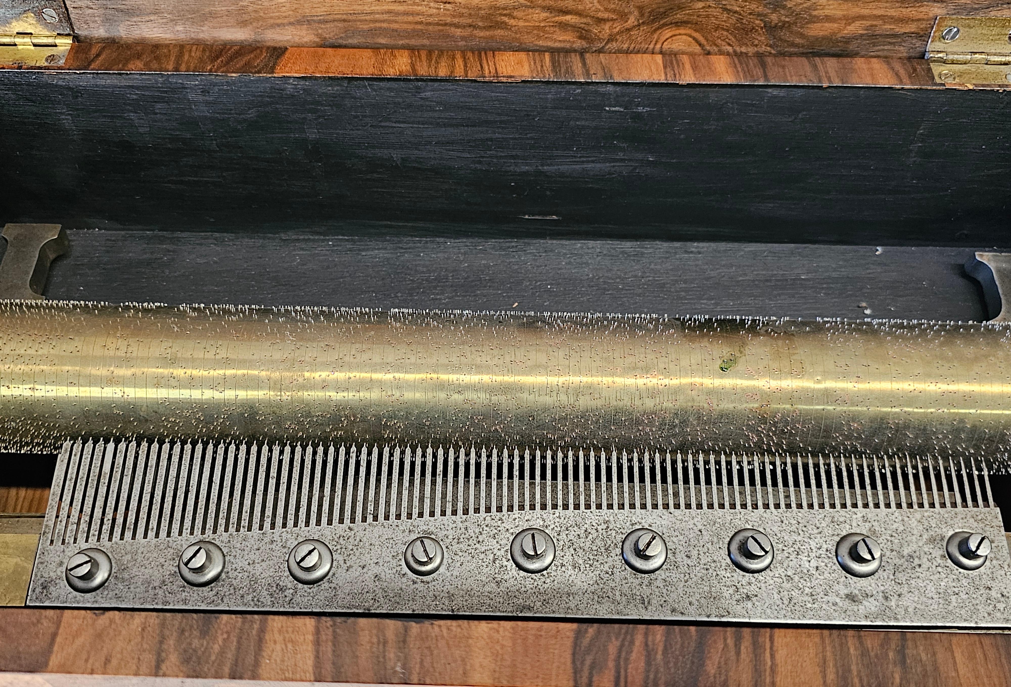 Caja de música cilíndrica continental del siglo XIX de madera de nogal y kingwood, nº 3130 en venta 1