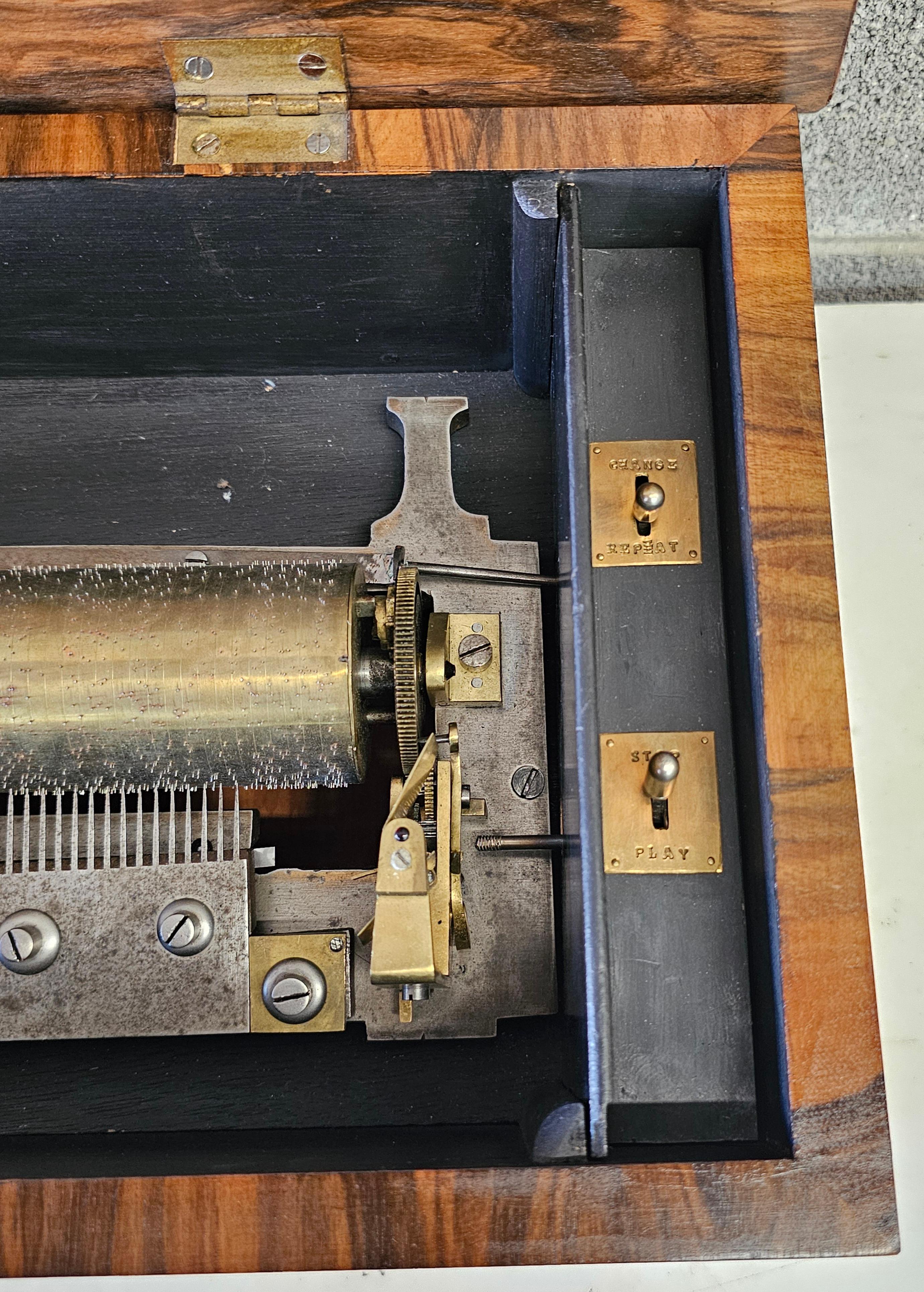 Caja de música cilíndrica continental del siglo XIX de madera de nogal y kingwood, nº 3130 en venta 2