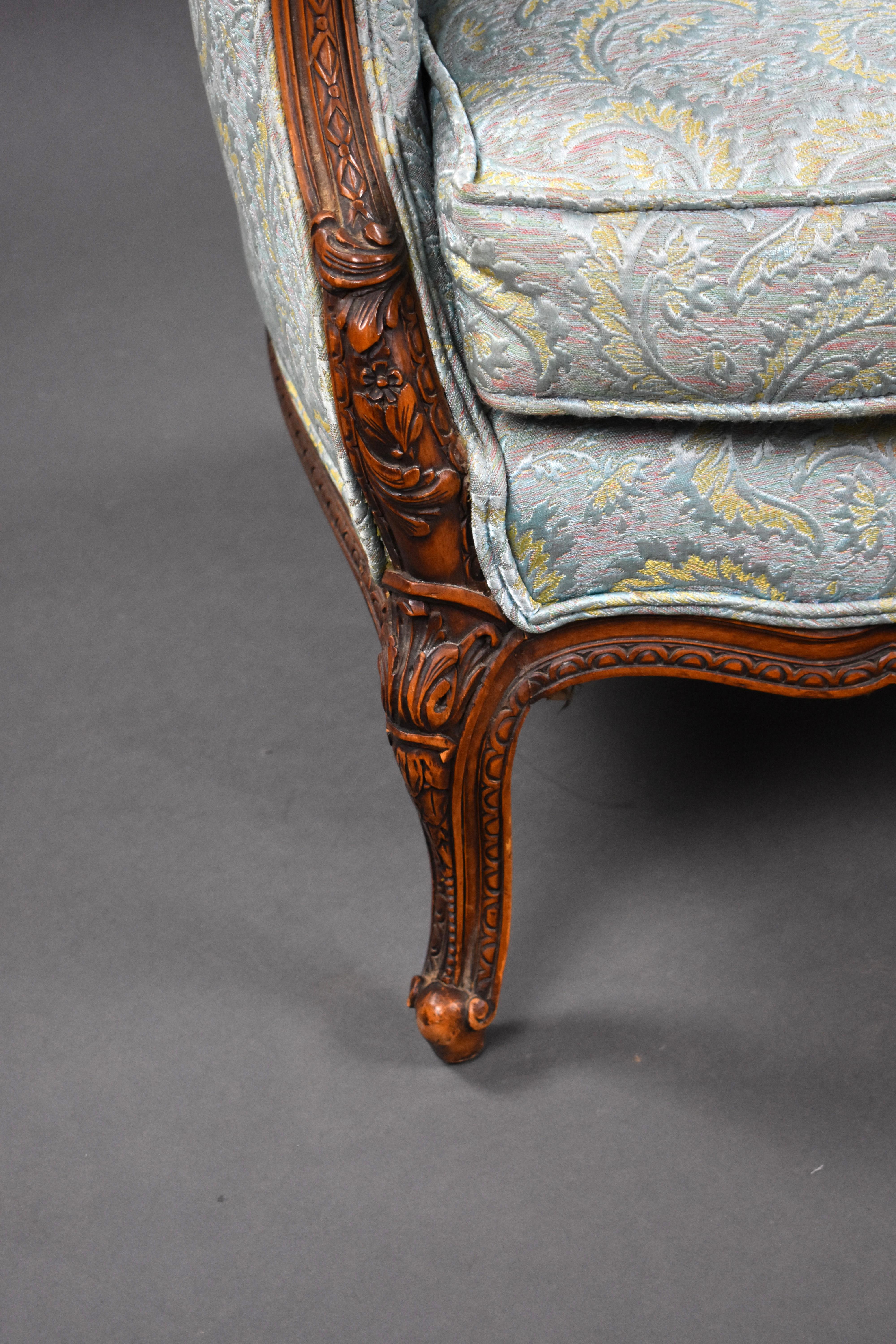 Kontinentaler Sessel aus Nussbaumholz, 19. Jahrhundert im Angebot 10