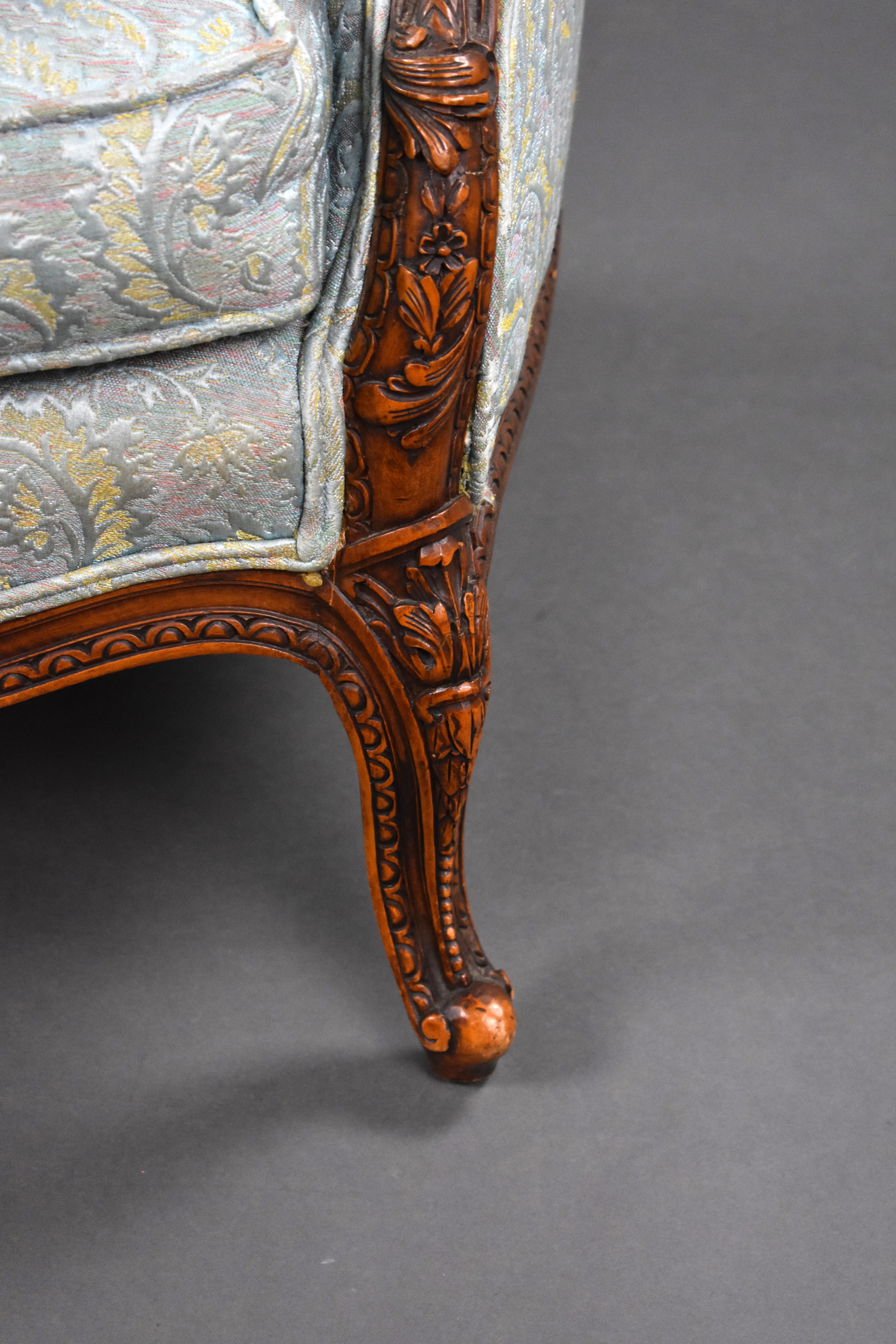 Kontinentaler Sessel aus Nussbaumholz, 19. Jahrhundert im Angebot 12