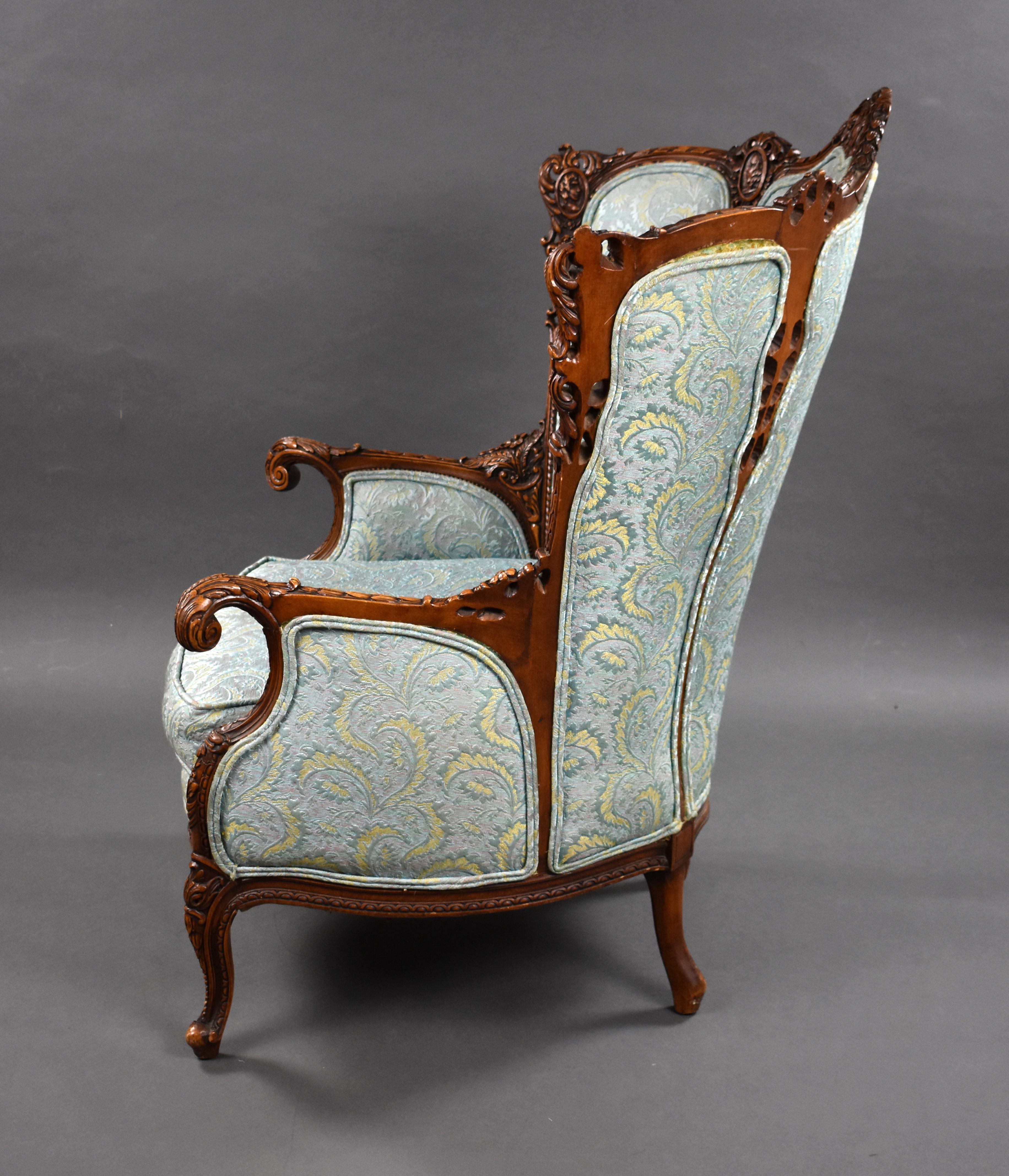 Kontinentaler Sessel aus Nussbaumholz, 19. Jahrhundert (Walnuss) im Angebot
