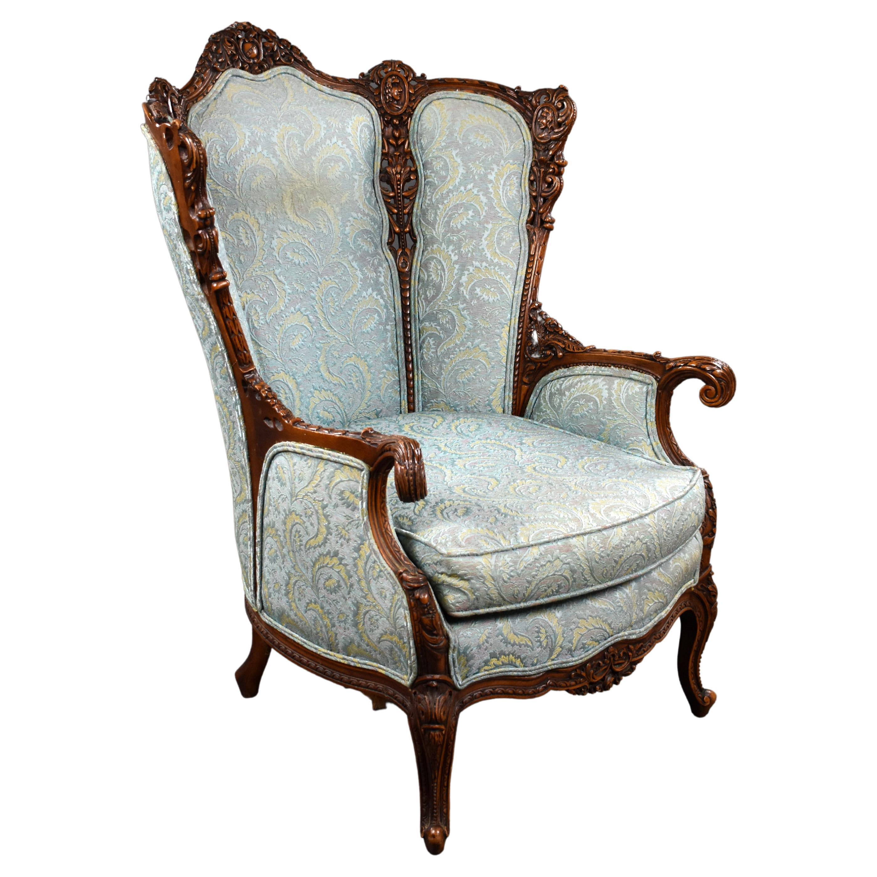 Kontinentaler Sessel aus Nussbaumholz, 19. Jahrhundert im Angebot
