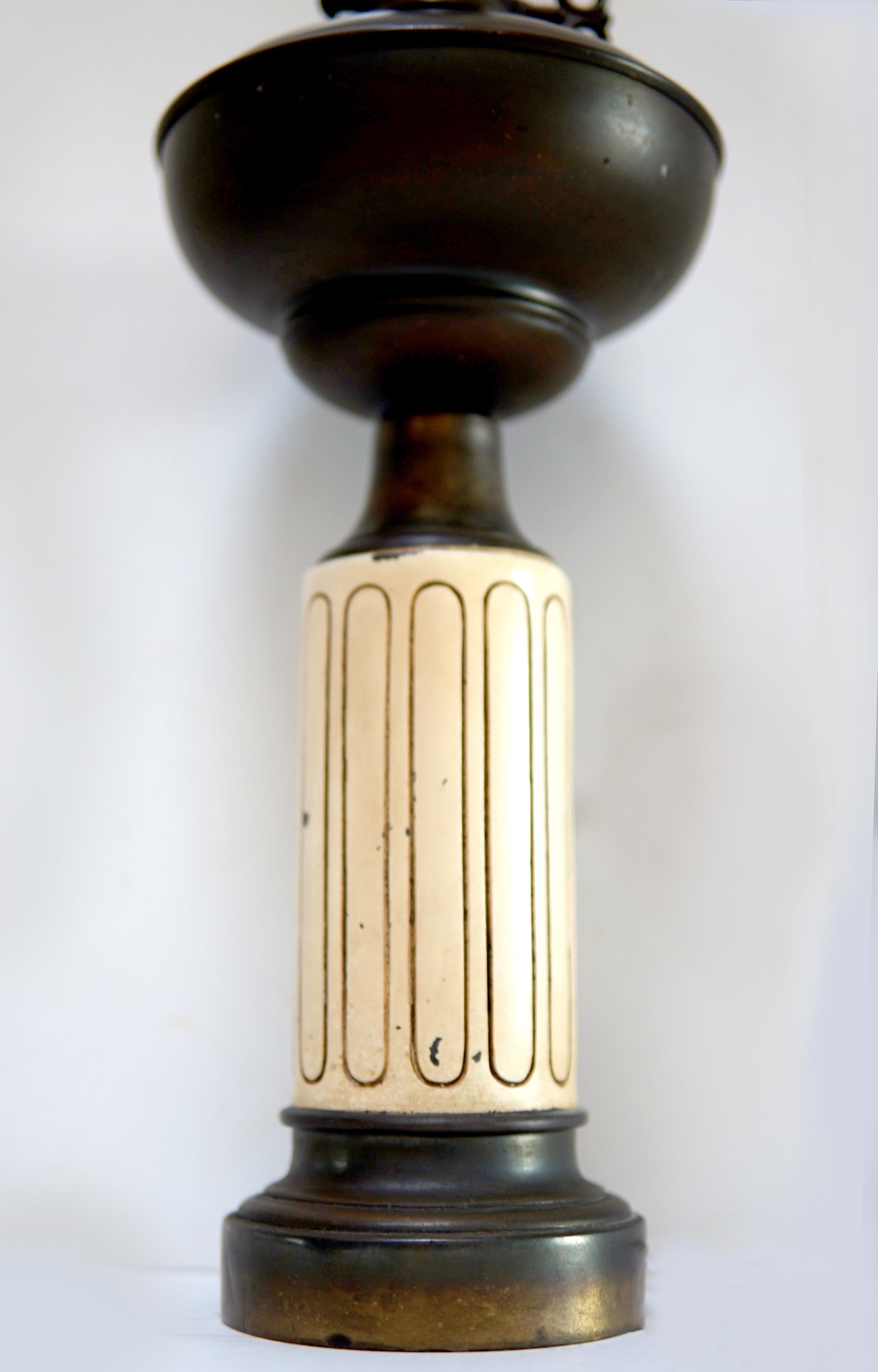 Anglais Lampe à huile transformée du 19e siècle avec abat-jour en vente