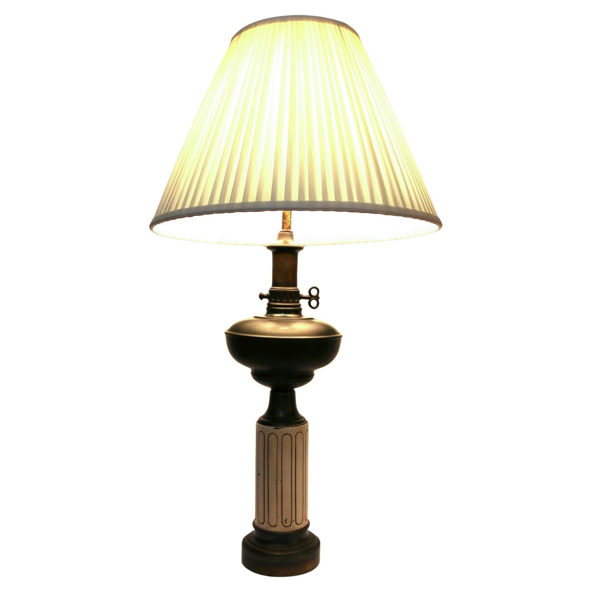 Lampe à huile transformée du 19e siècle avec abat-jour