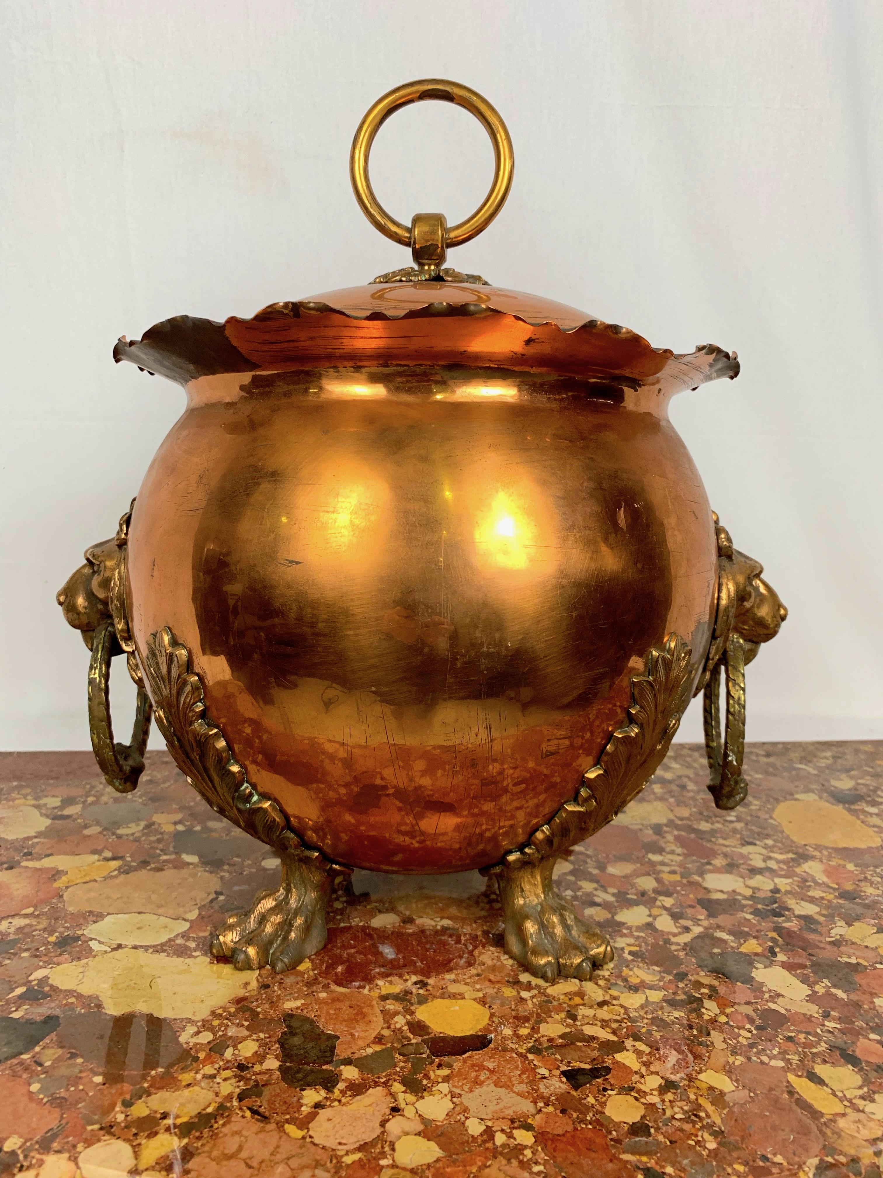 19th Century Copper and Brass Coal Bucket In Distressed Condition For Sale In London, GB