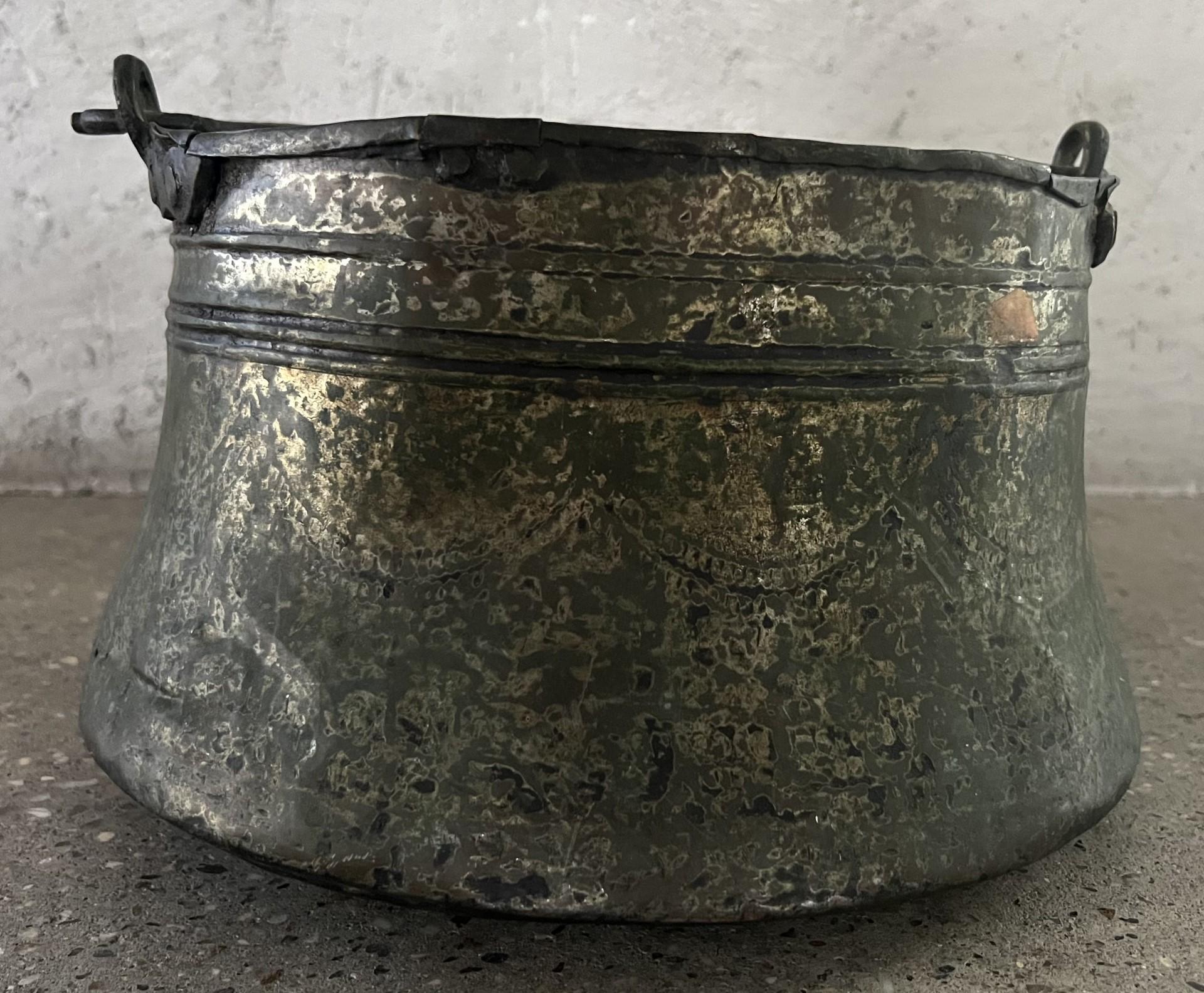 Bol à cuisine du 19ème siècle en cuivre et laiton provenant du désert arabe 